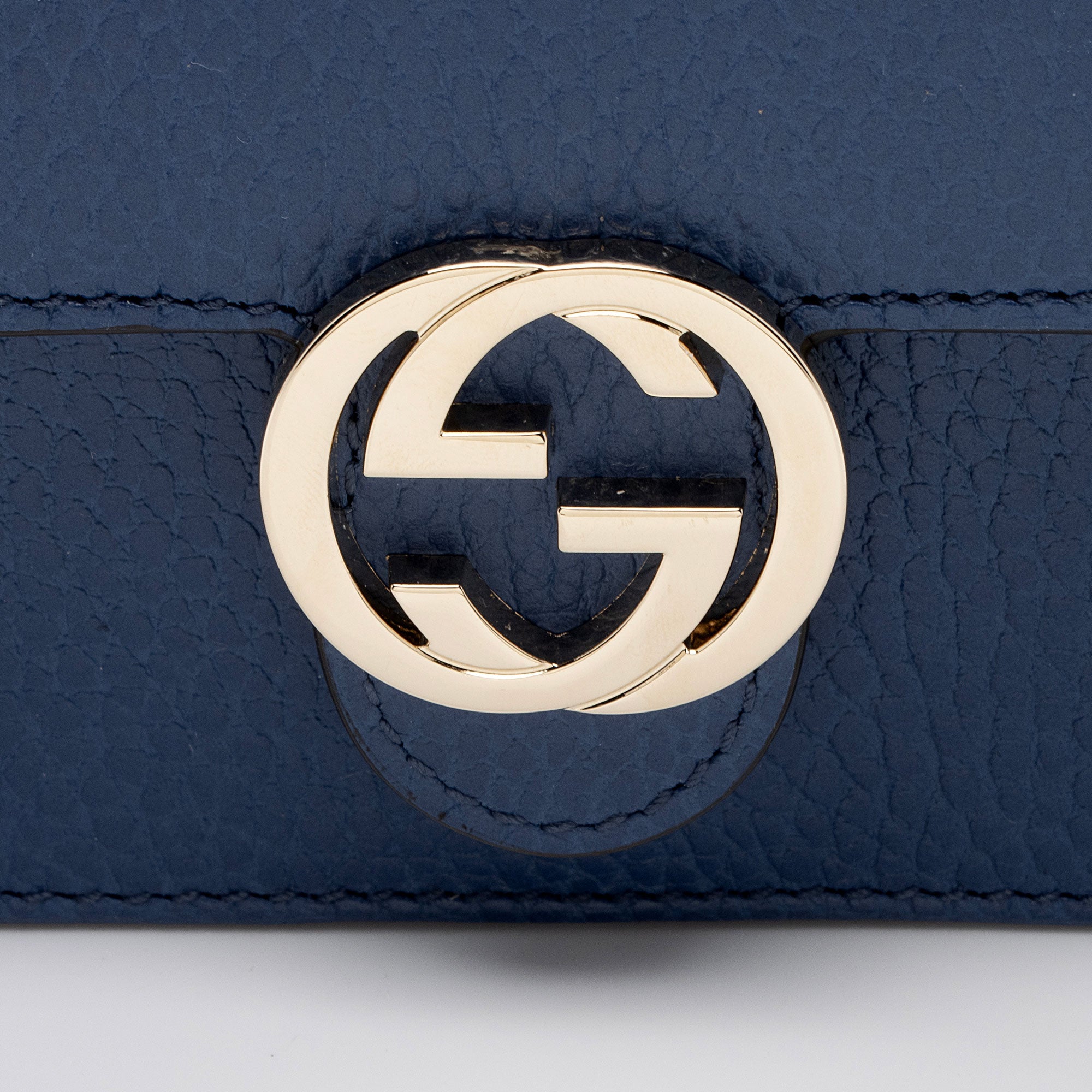 Gucci Grained Calfskin Interlocking G Chain Wallet (SHF-hln5dz)