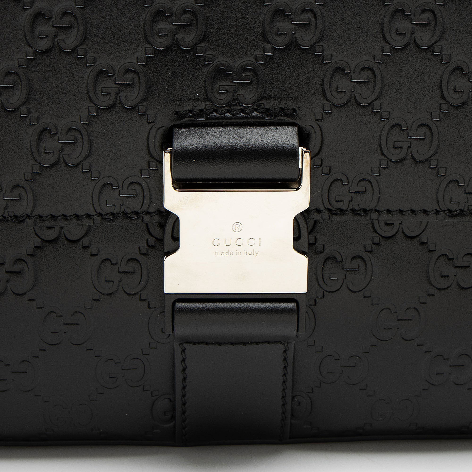 Gucci Guccissima Leather Buckle Messenger (SHF-hZFpSA)