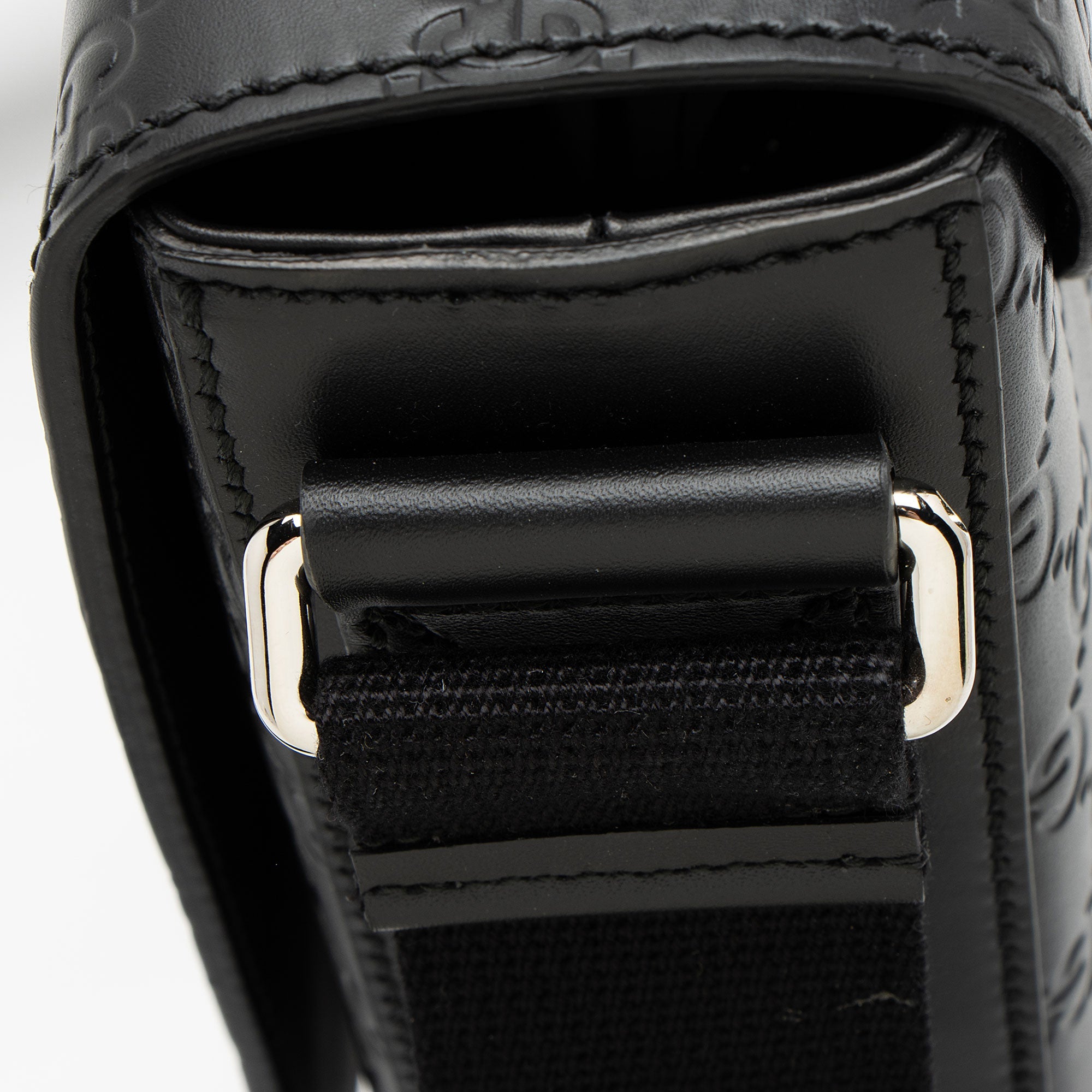 Gucci Guccissima Leather Buckle Messenger (SHF-hZFpSA)