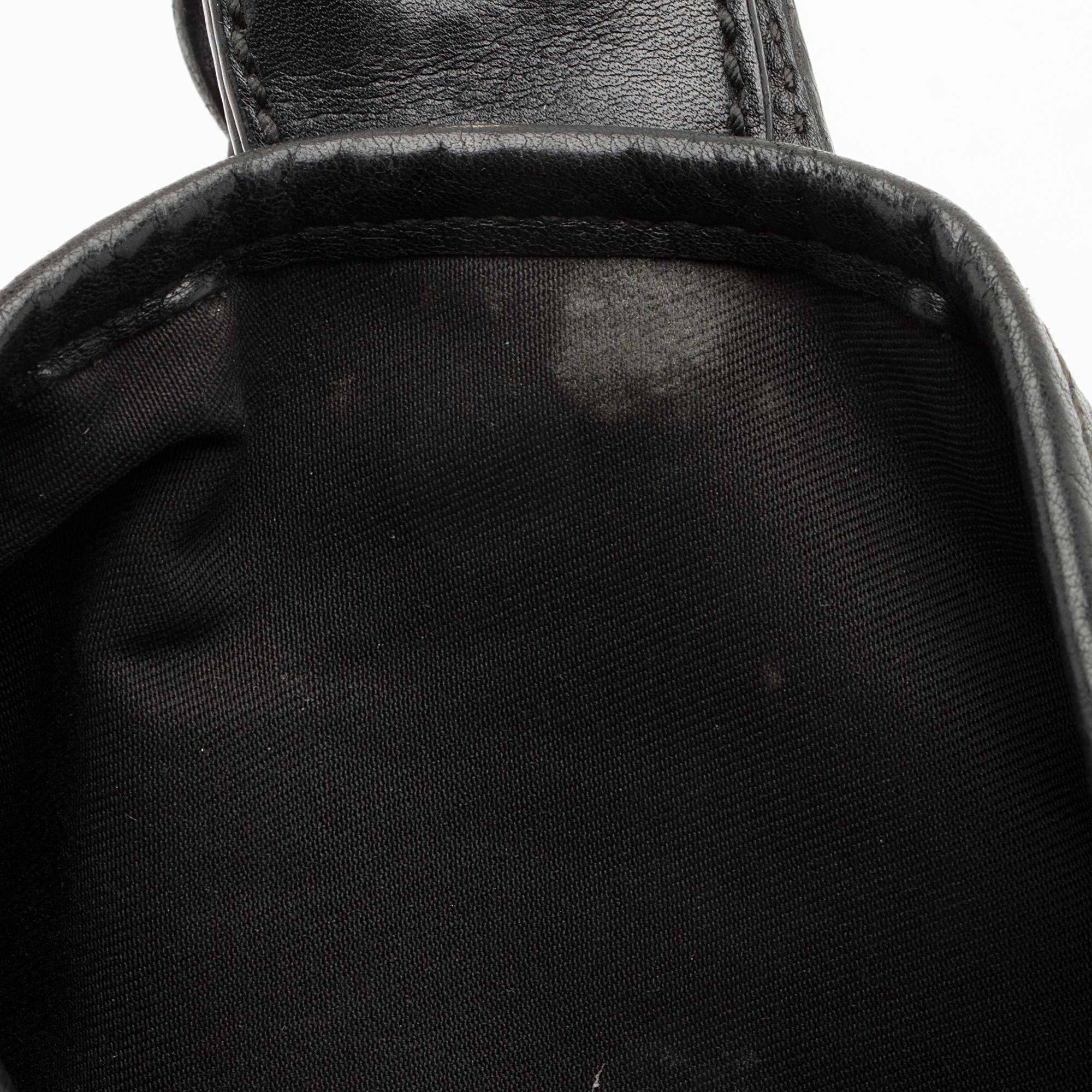 Gucci Leather Pelham Medium Shoulder Bag (SHF-JJlaoH)