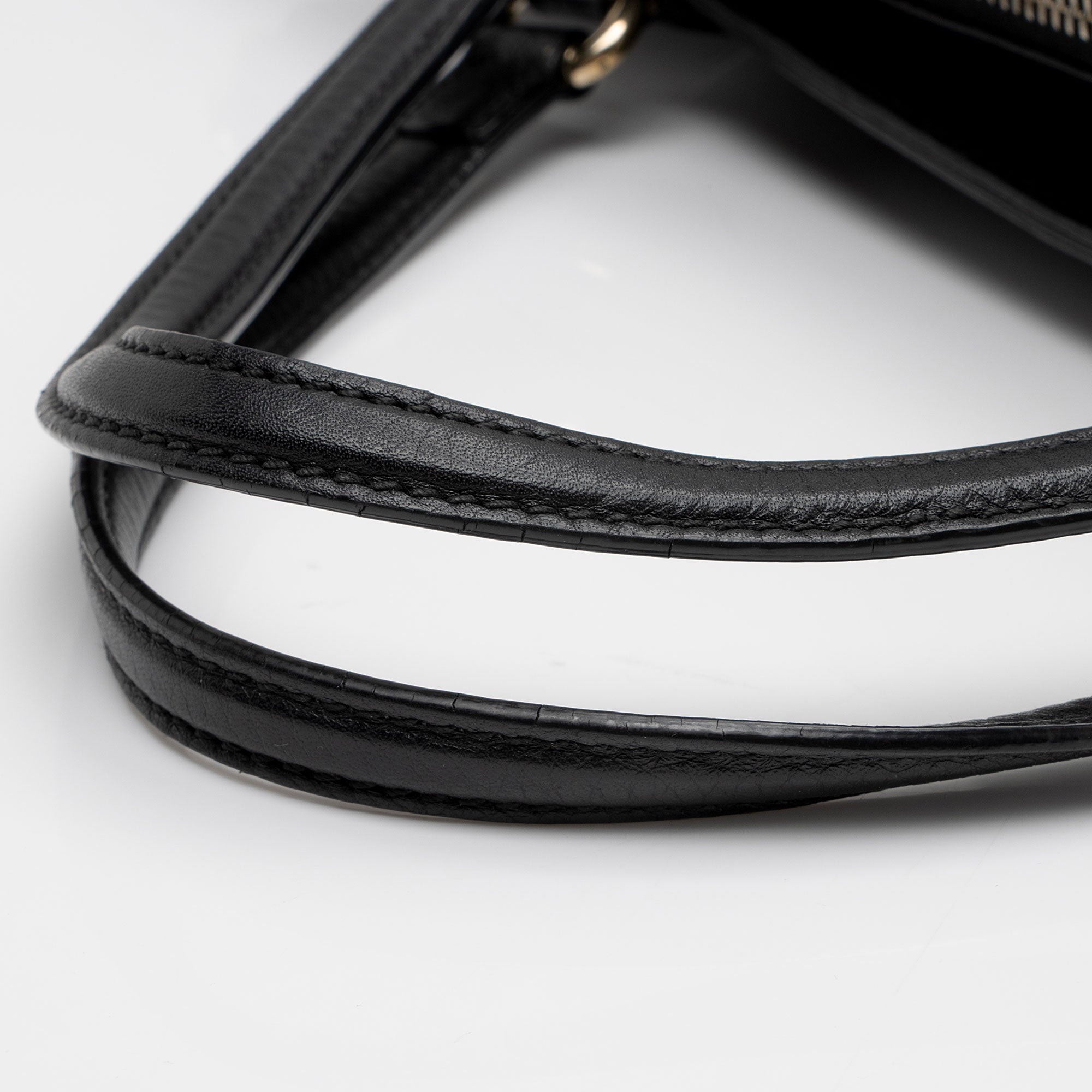 Gucci Leather Soho Top Handle (SHF-LCyvXT)