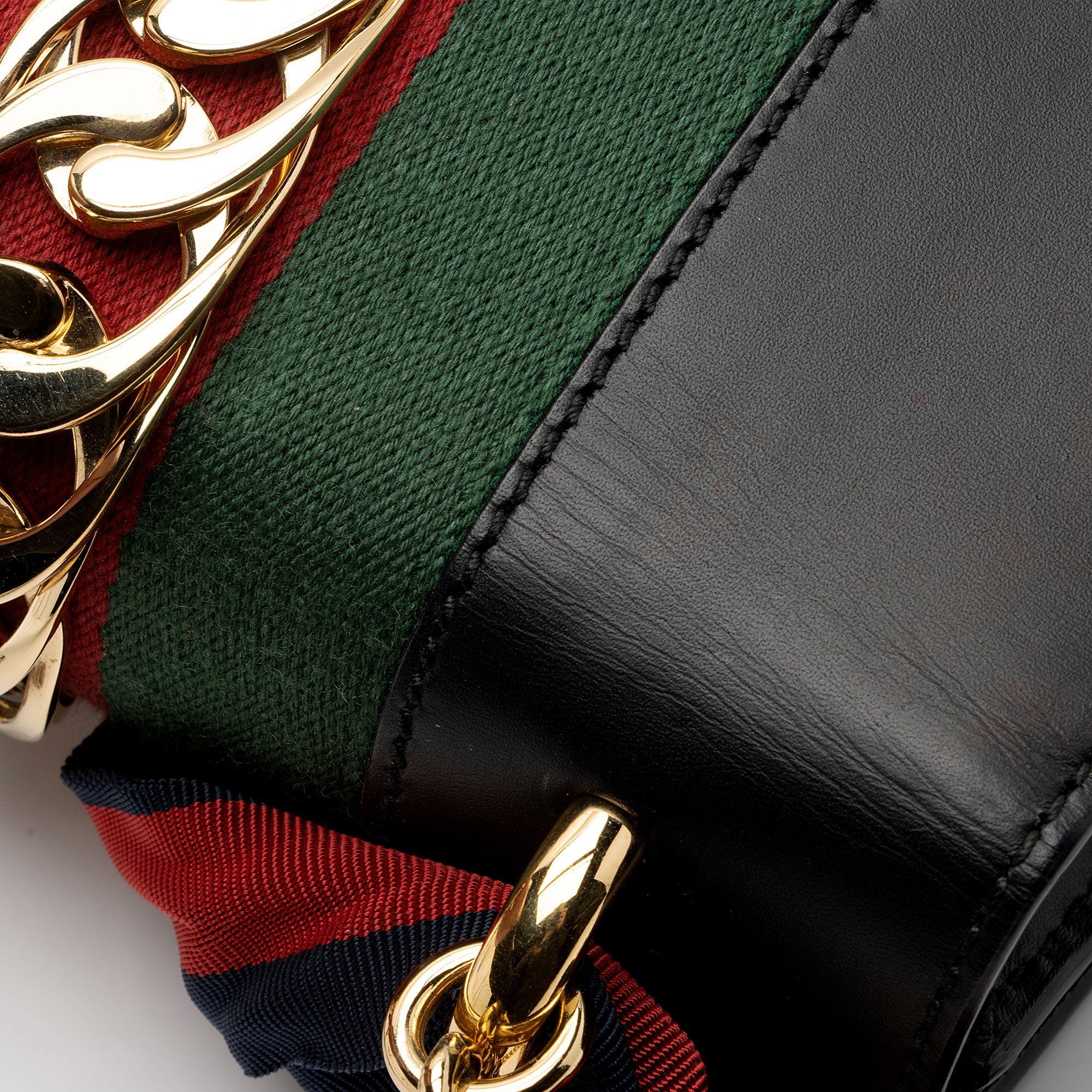 Gucci Leather Sylvie Mini Chain Bag (SHF-2s1qNf)