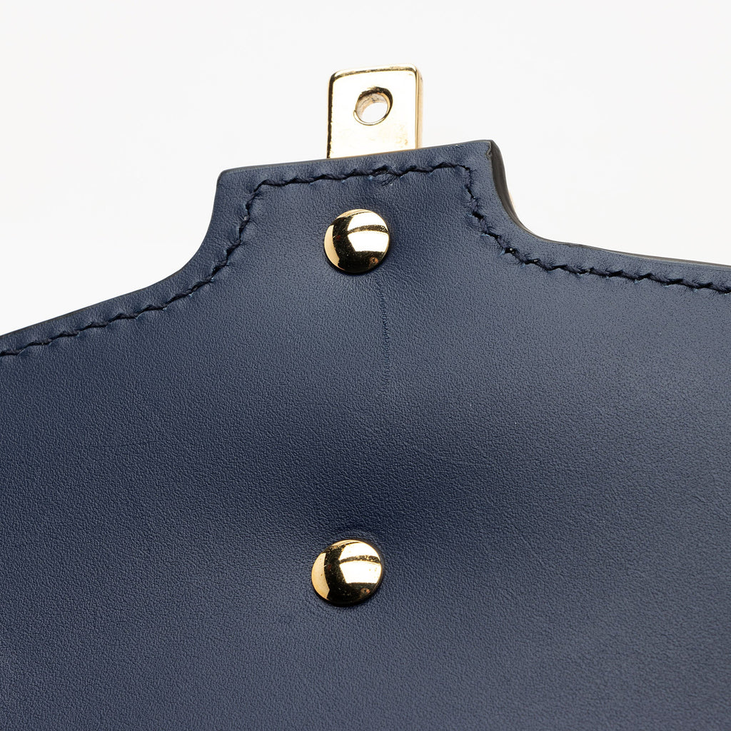 Gucci Leather Sylvie Medium Top Handle (SHF-s5Ji15)