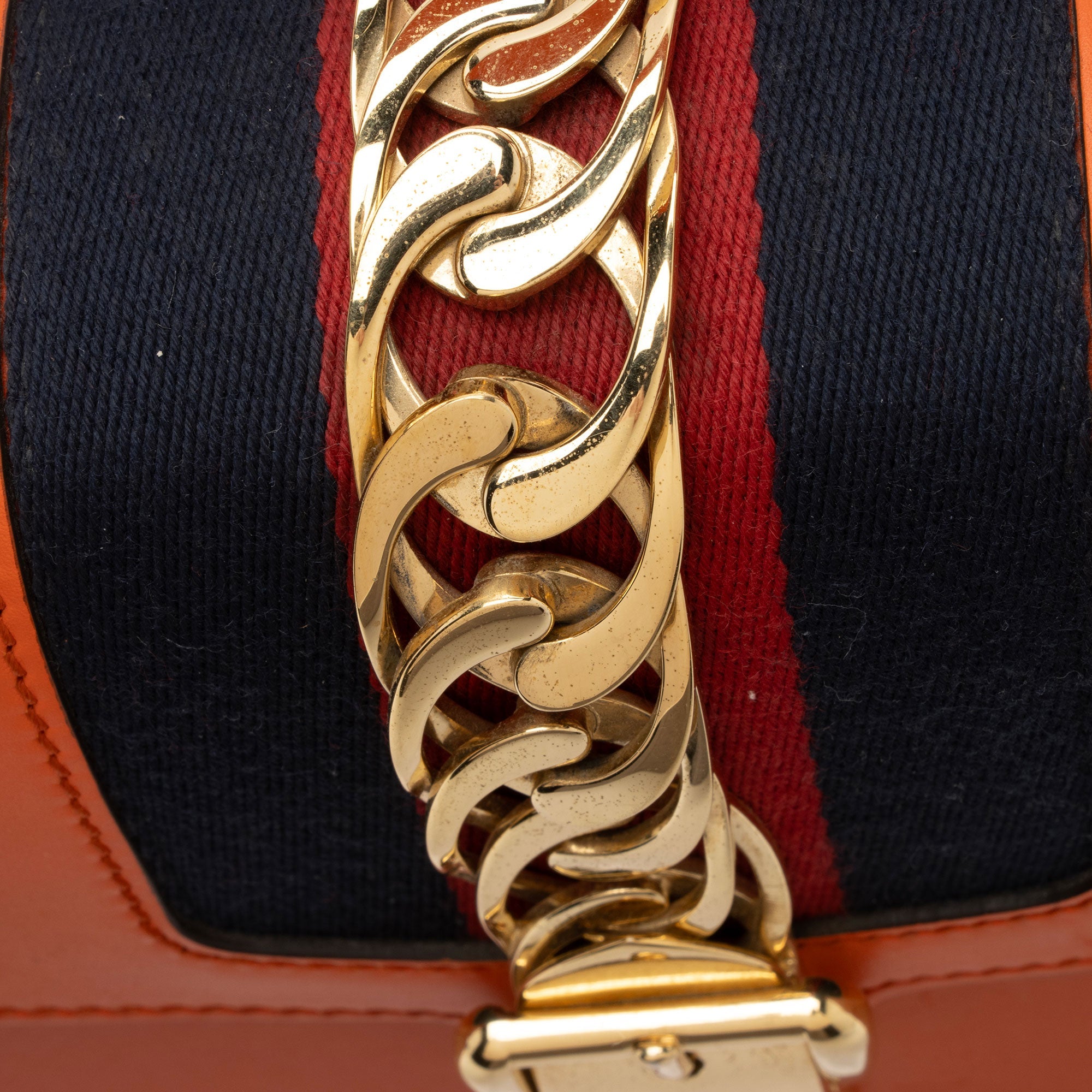 Gucci Leather Sylvie Medium Top Handle (SHF-PUOoAN)