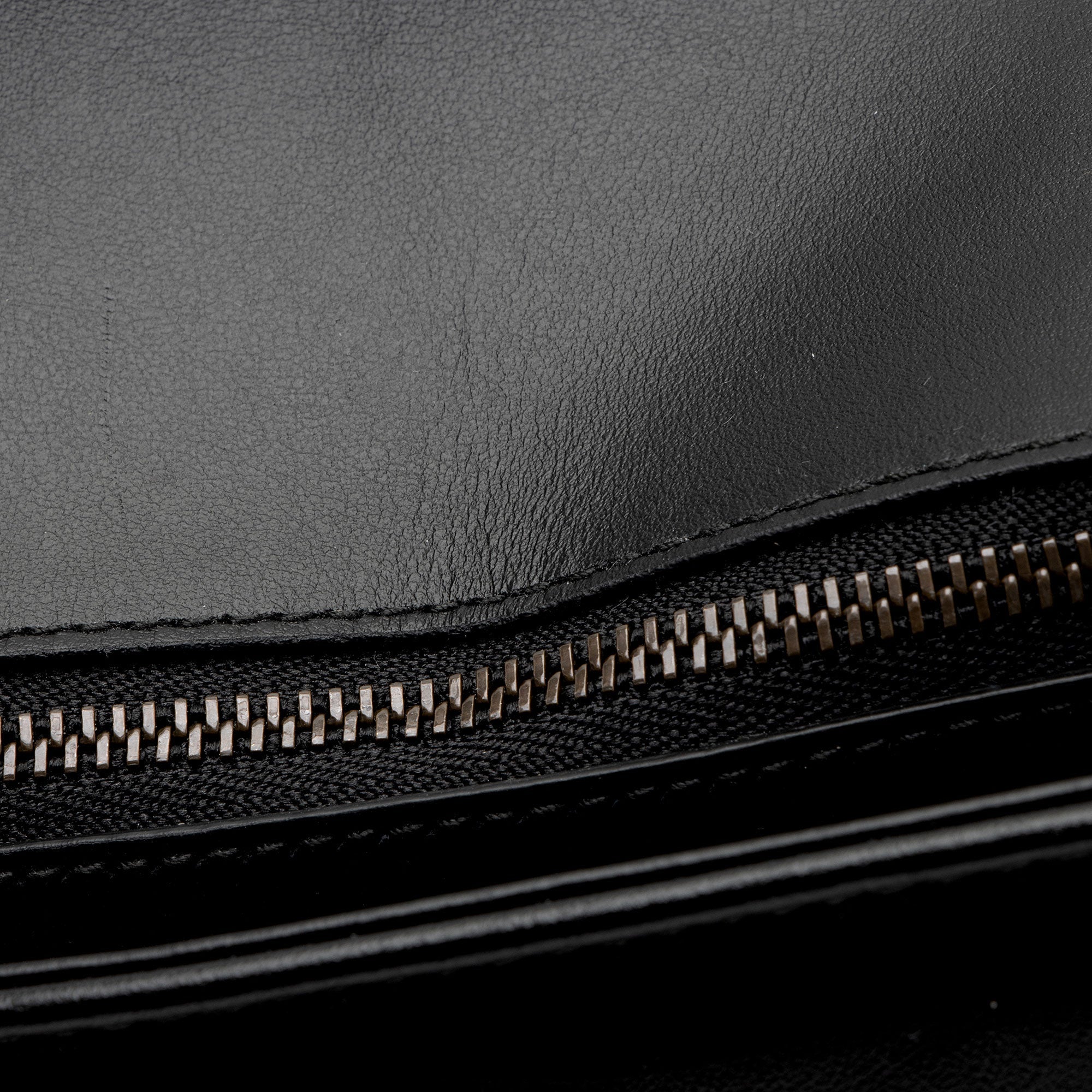 Gucci Matelasse Leather GG Marmont Medium Flap Bag (SHF-maxMO9)