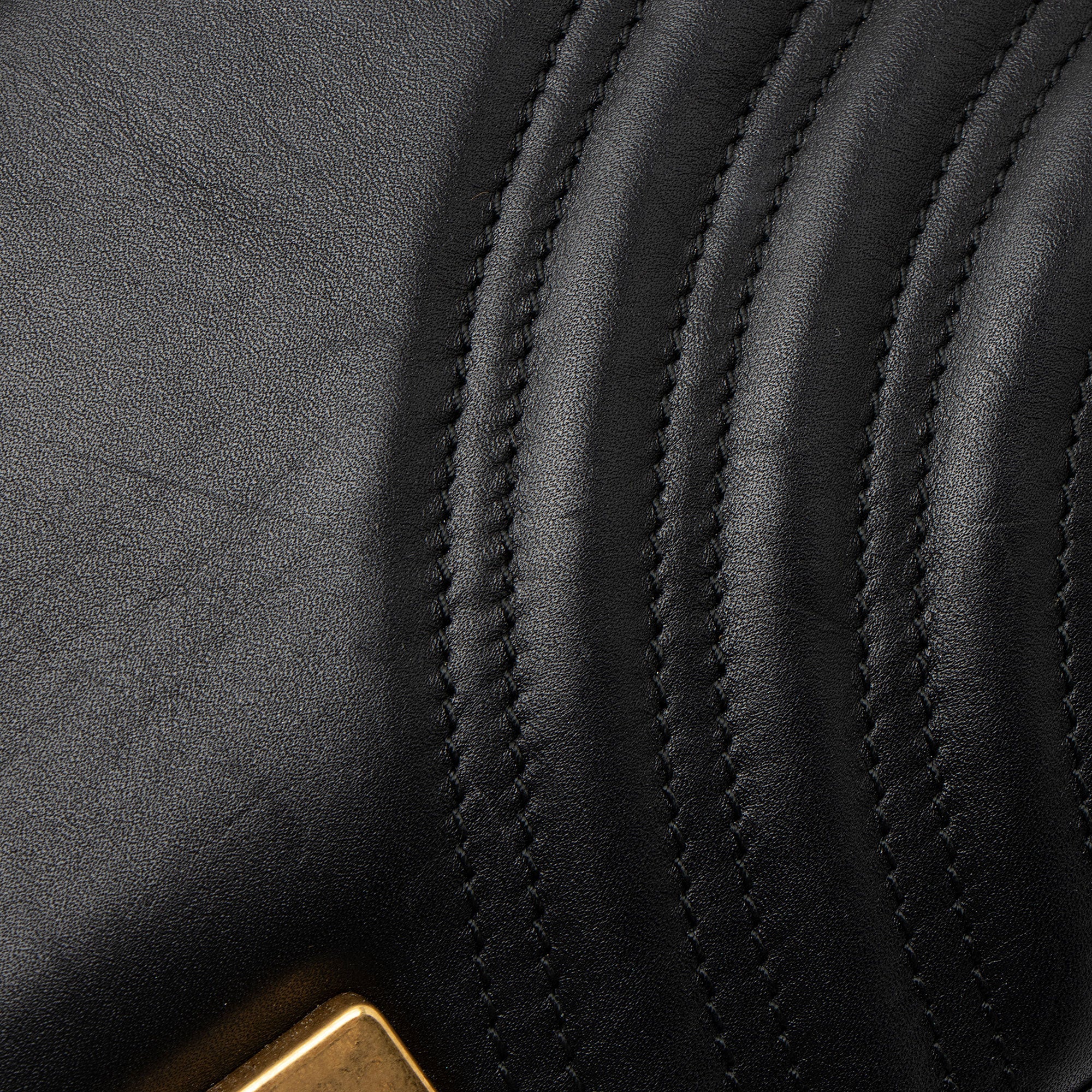 Gucci Matelasse Leather GG Marmont Small Flap Bag (SHF-PLODJy)