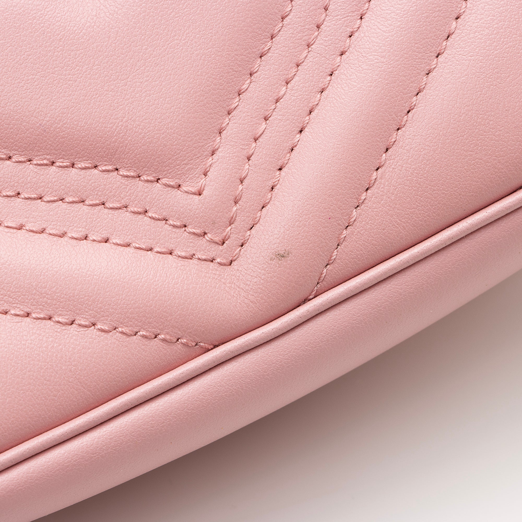 Gucci Matelasse Leather GG Marmont Super Mini Bag (SHF-22852)
