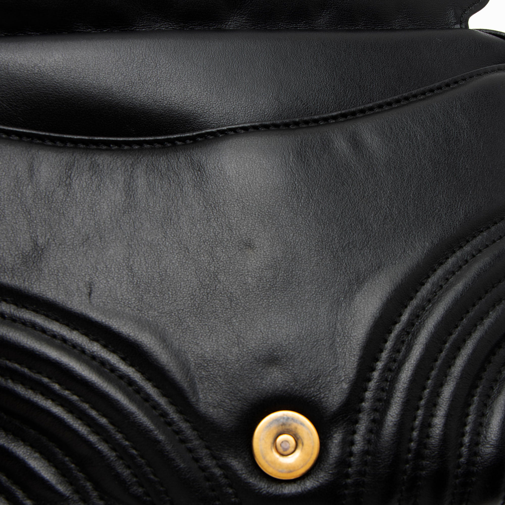 Gucci Matelasse Leather GG Marmont Zip Around Top Handle (SHF-aqAv76)