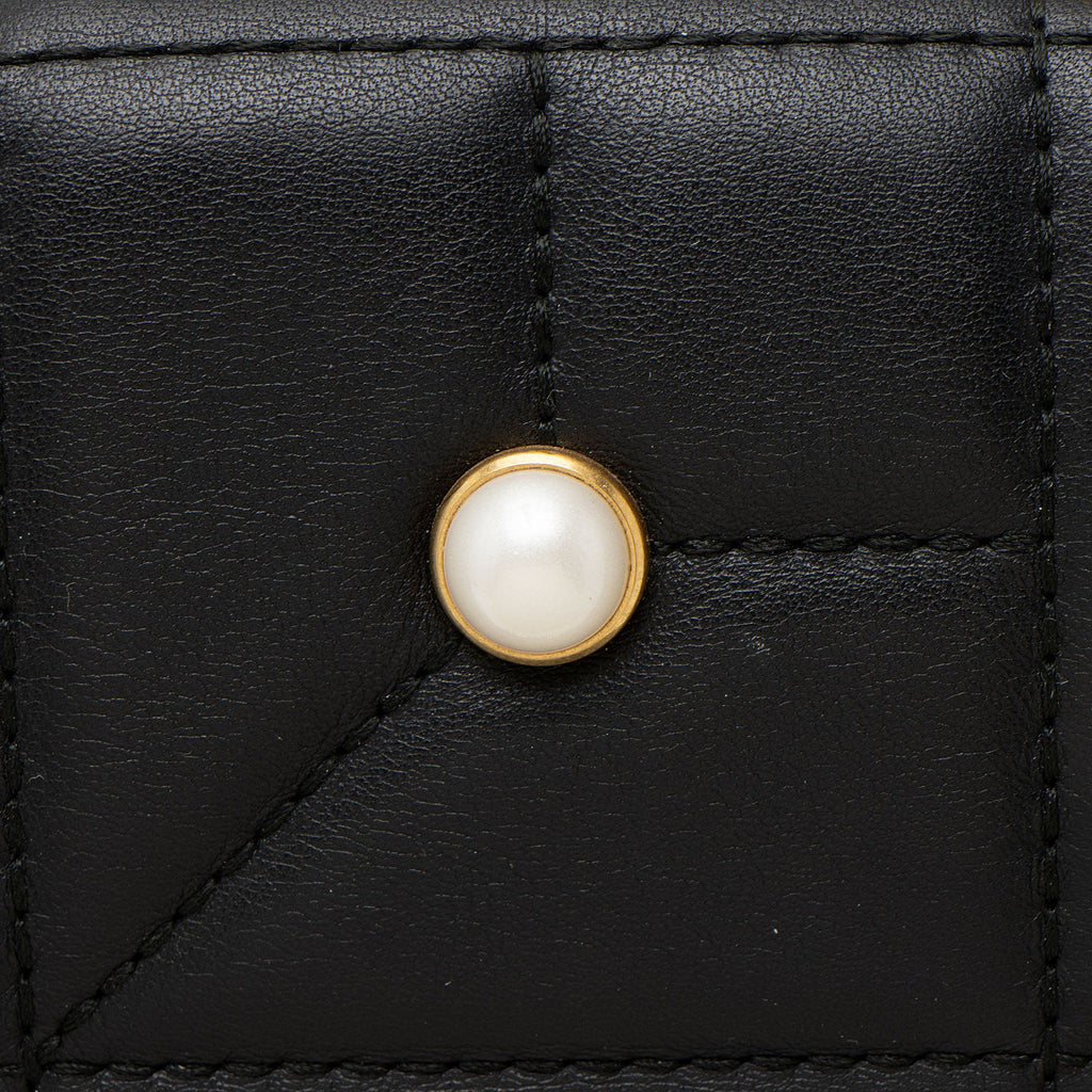 Gucci Matelasse Leather Pearl GG Marmont Small Flap Bag