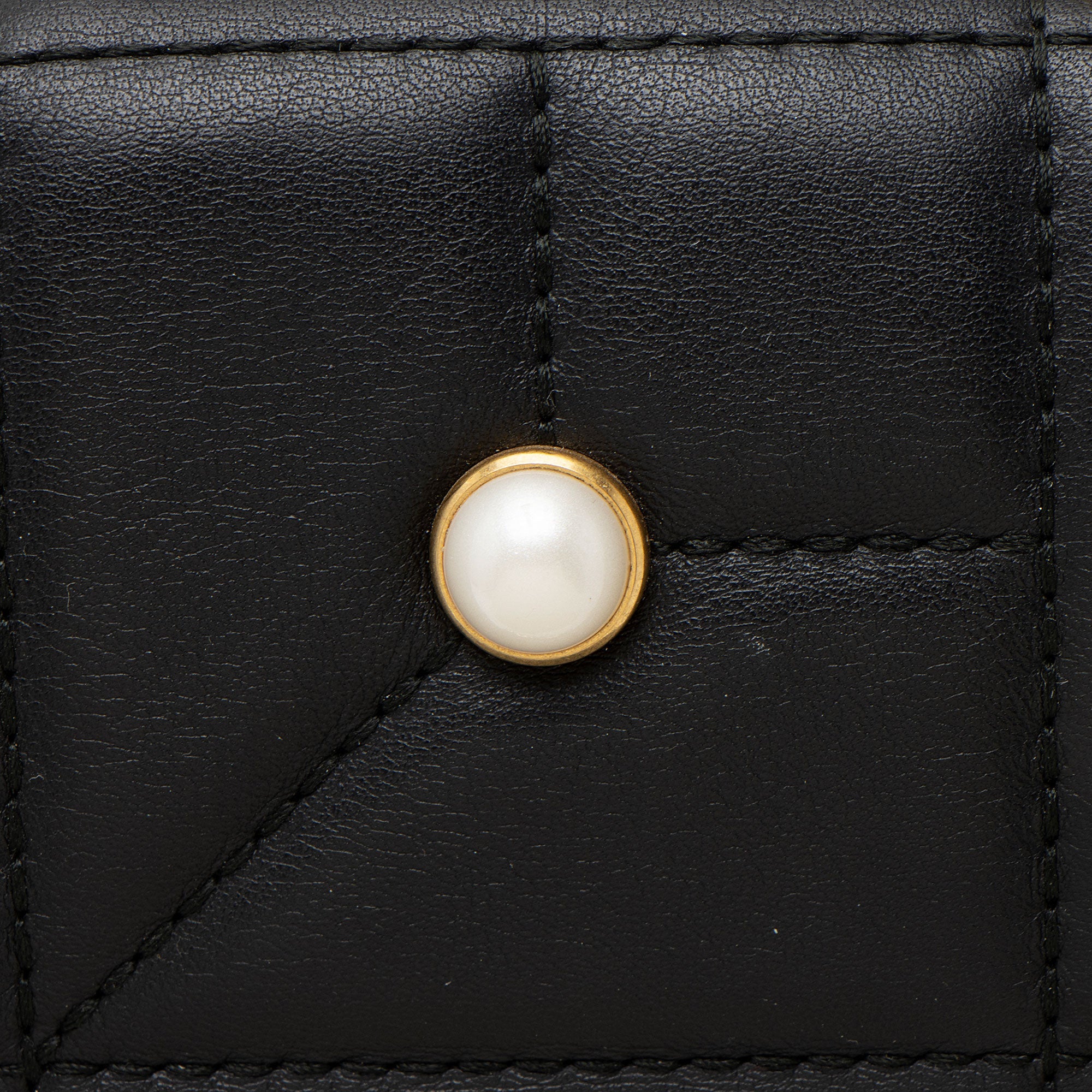 Gucci Matelasse Leather Pearl GG Marmont Small Flap Bag