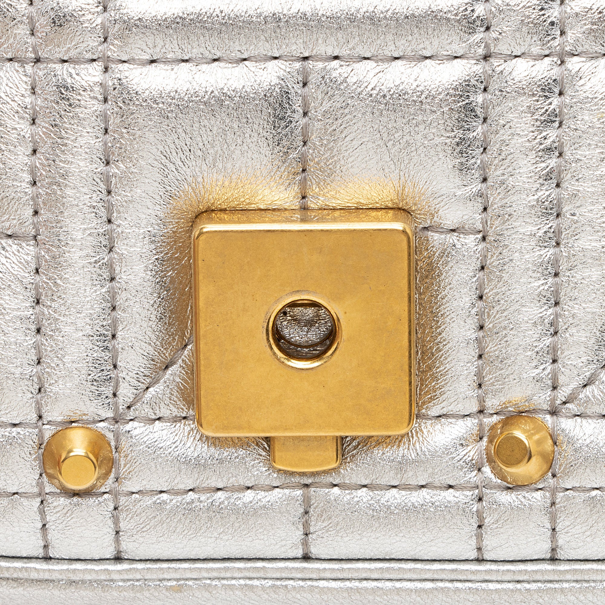 Gucci Metallic Matelasse Leather Pearl GG Marmont Mini Flap Bag (SHF-PMv358)