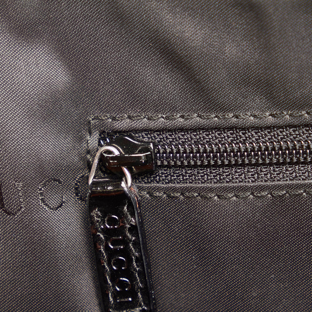 Gucci Nylon Shoulder Bag (SHG-31105)