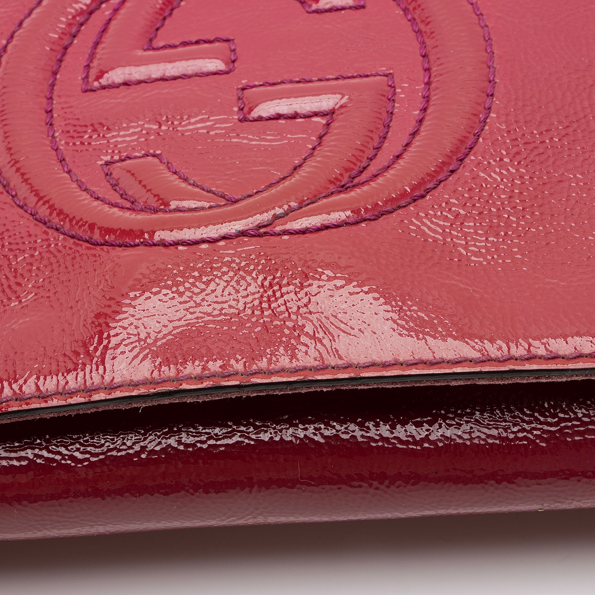 Gucci Patent Leather Soho Clutch (SHF-Lou69h)