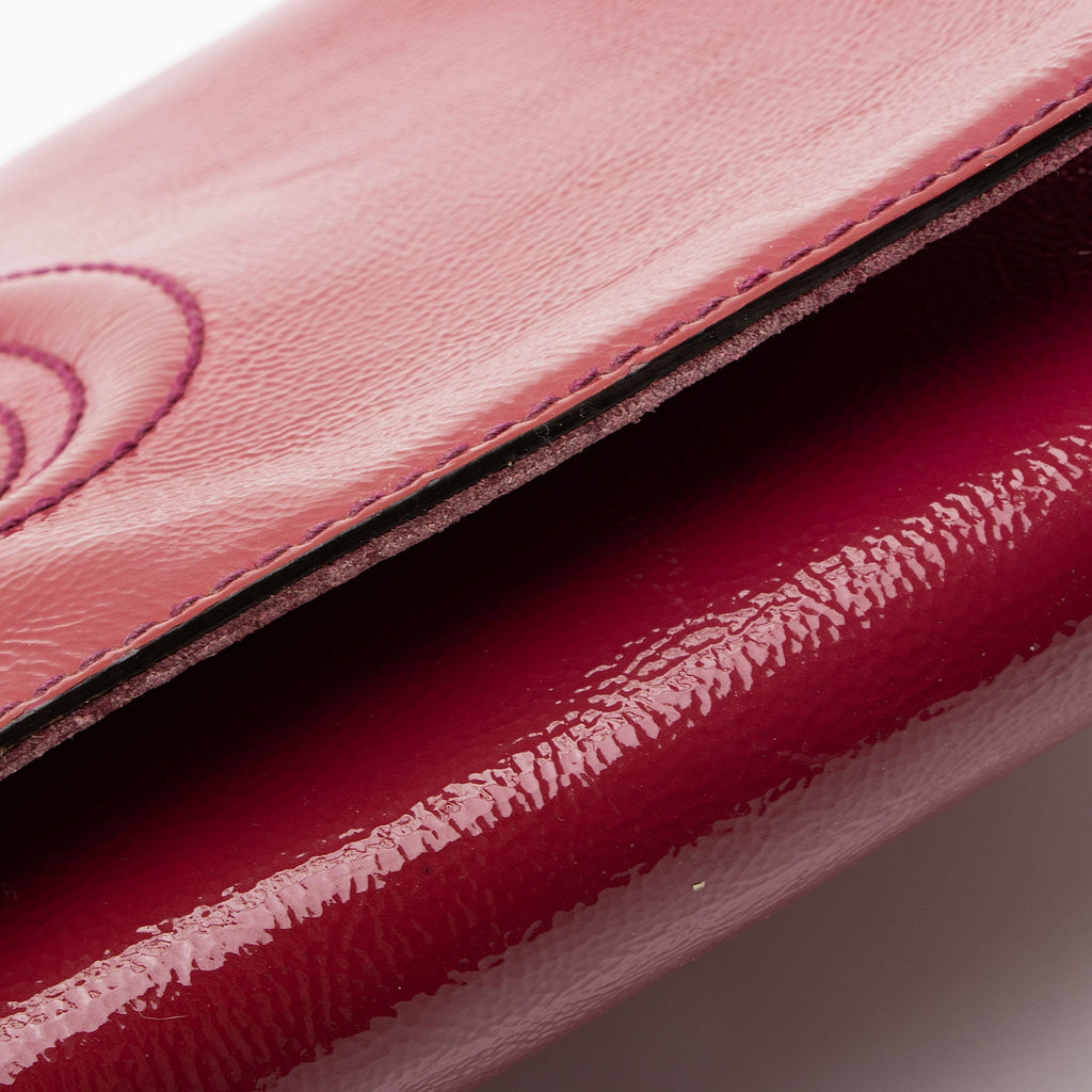 Gucci Patent Leather Soho Clutch (SHF-Lou69h)