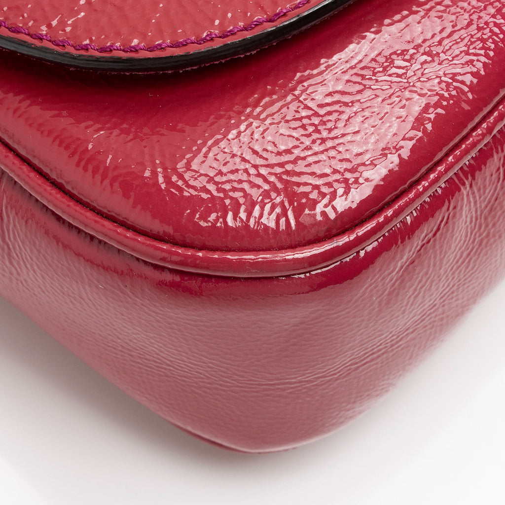 Gucci Patent Leather Soho Medium Flap Bag (SHF-V6tPqW)
