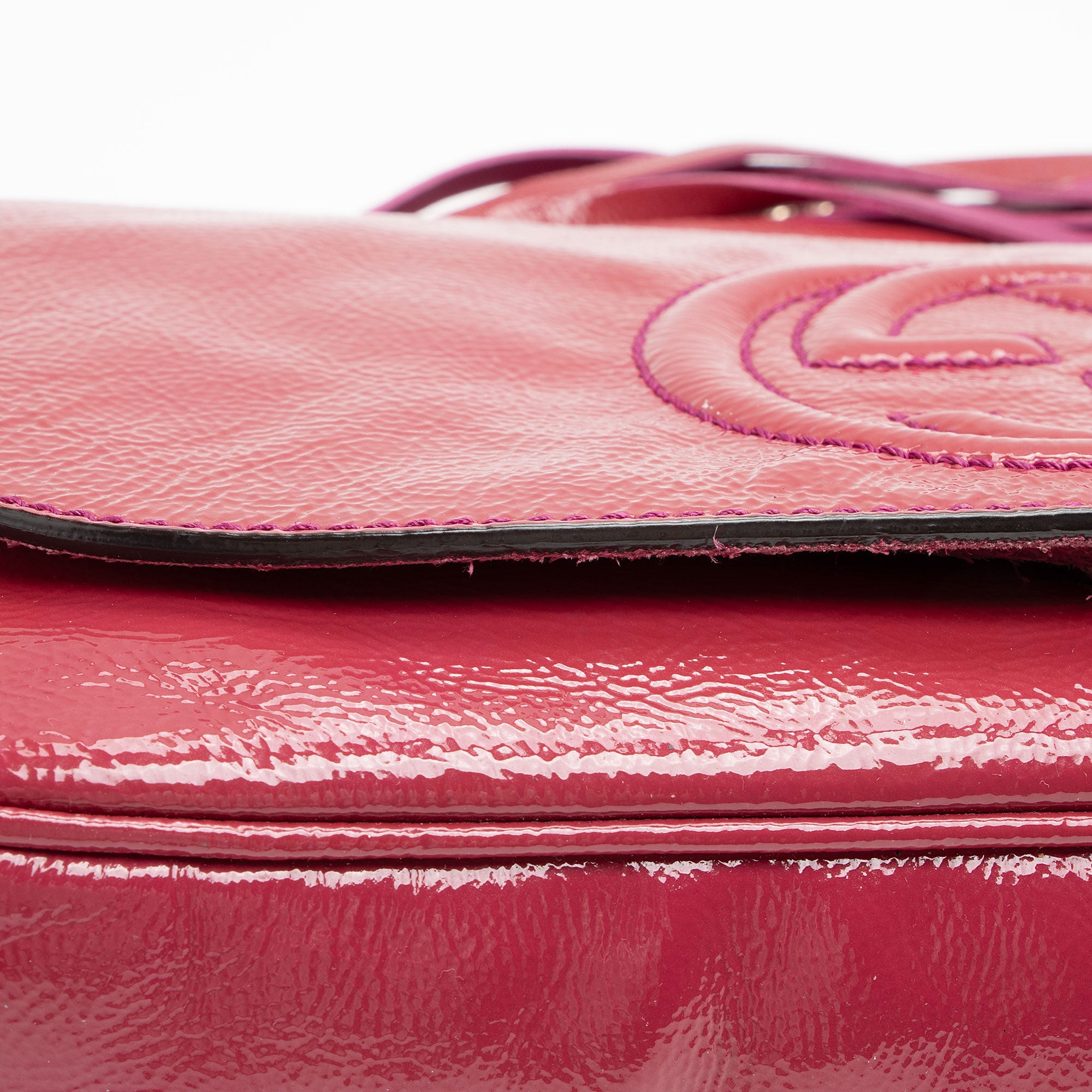 Gucci Patent Leather Soho Medium Flap Bag (SHF-V6tPqW)