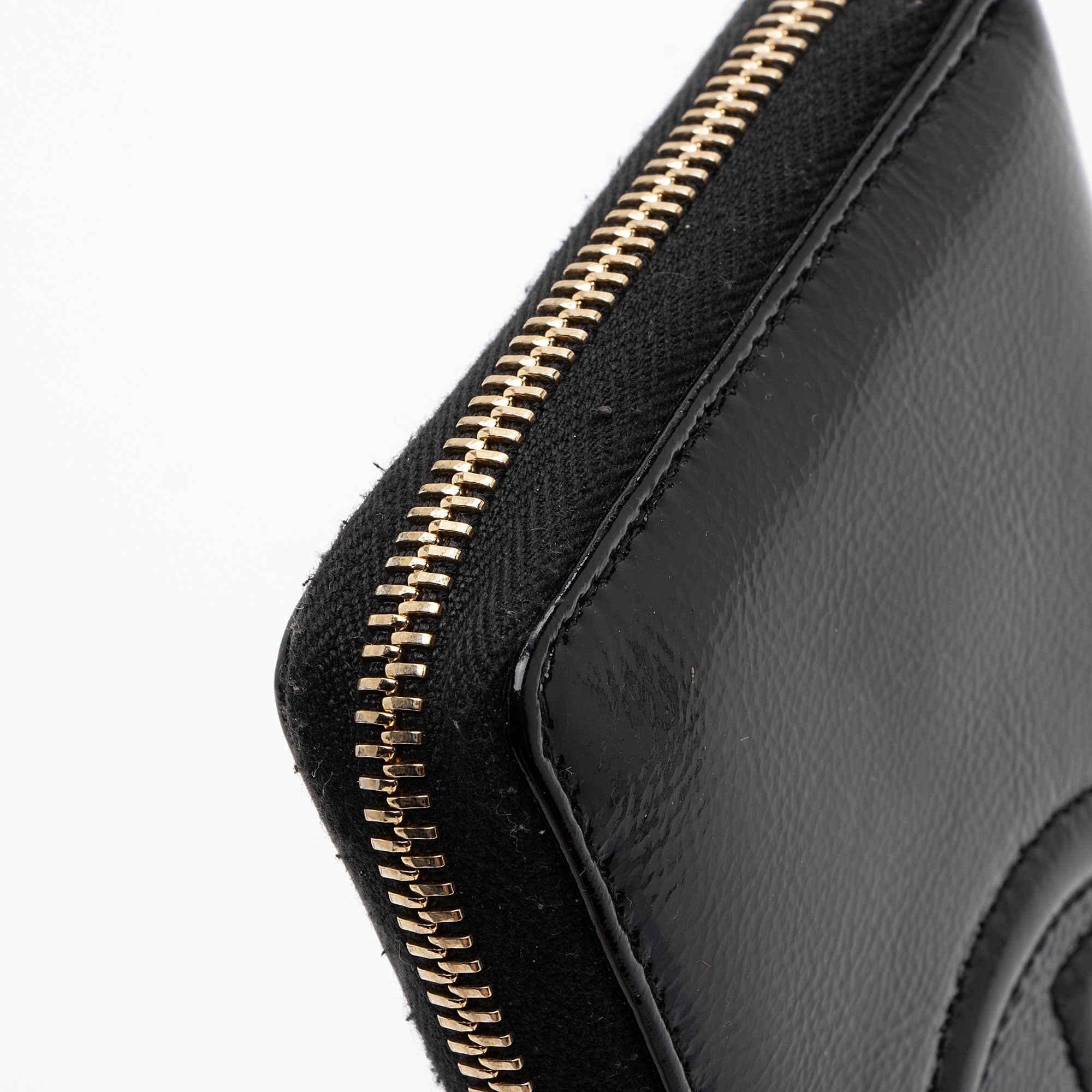 Gucci Patent Leather Soho Zip Around Wallet (SHF-OZVoQd)