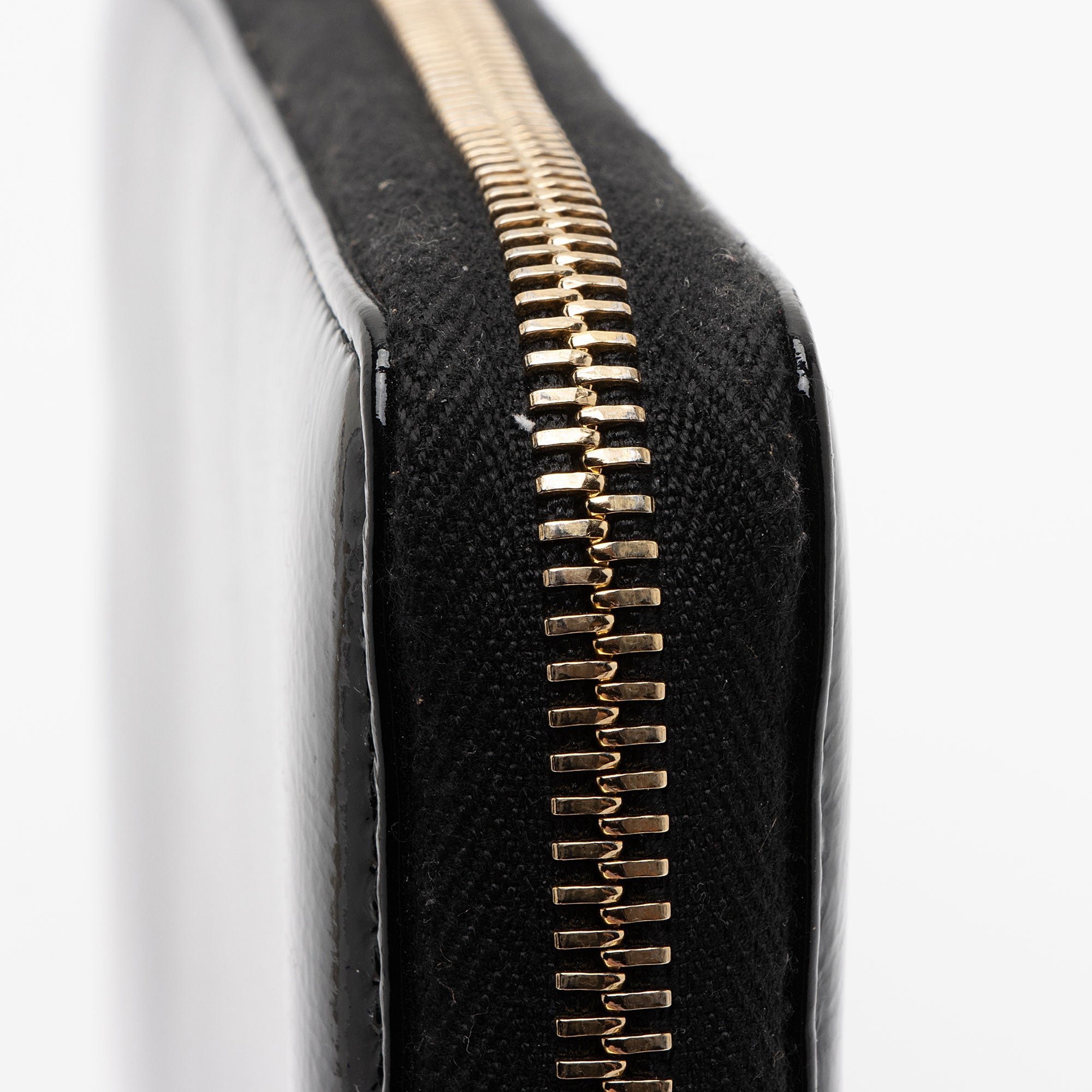 Gucci Patent Leather Soho Zip Around Wallet (SHF-OZVoQd)