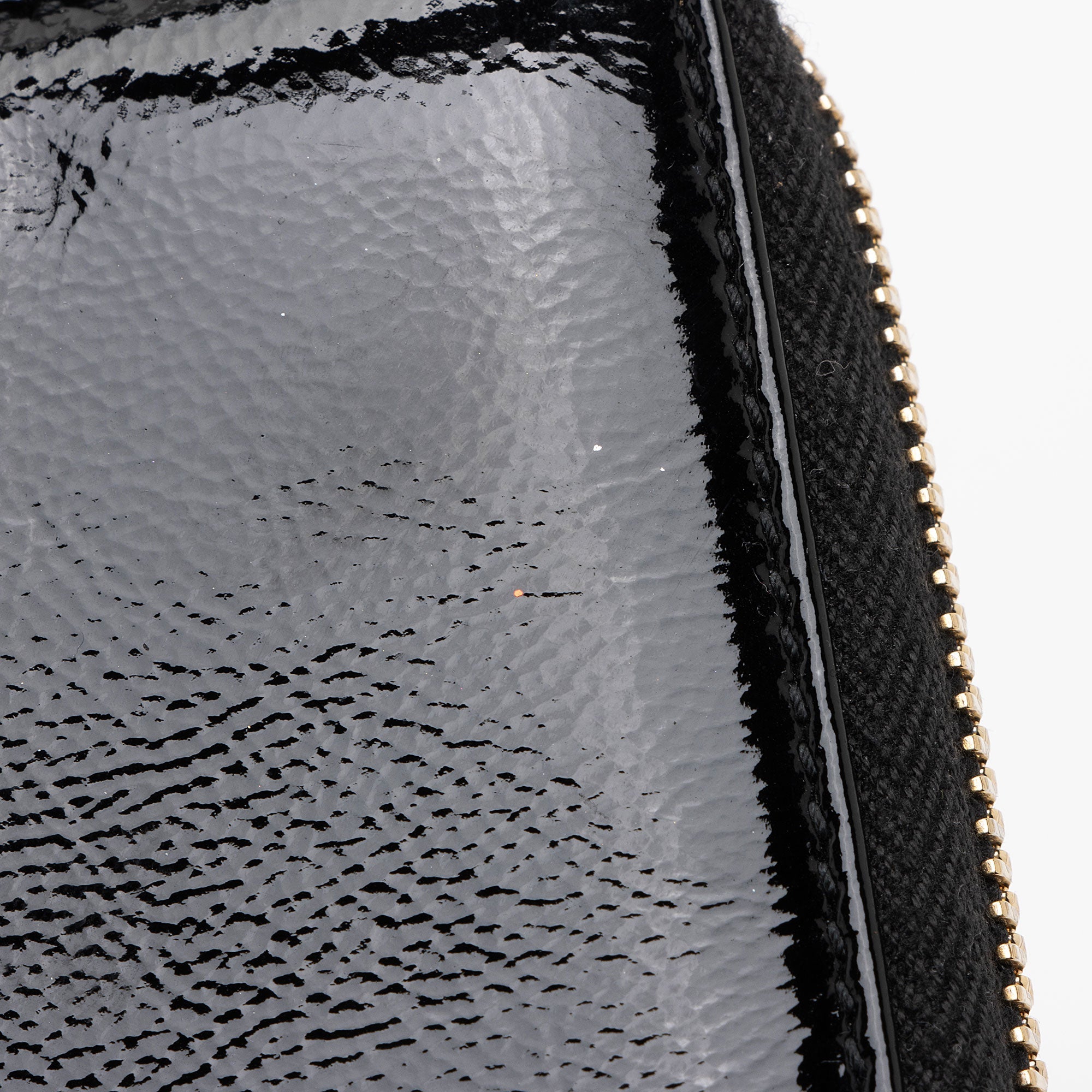Gucci Patent Leather Soho Zip Around Wallet (SHF-OZVoQd)