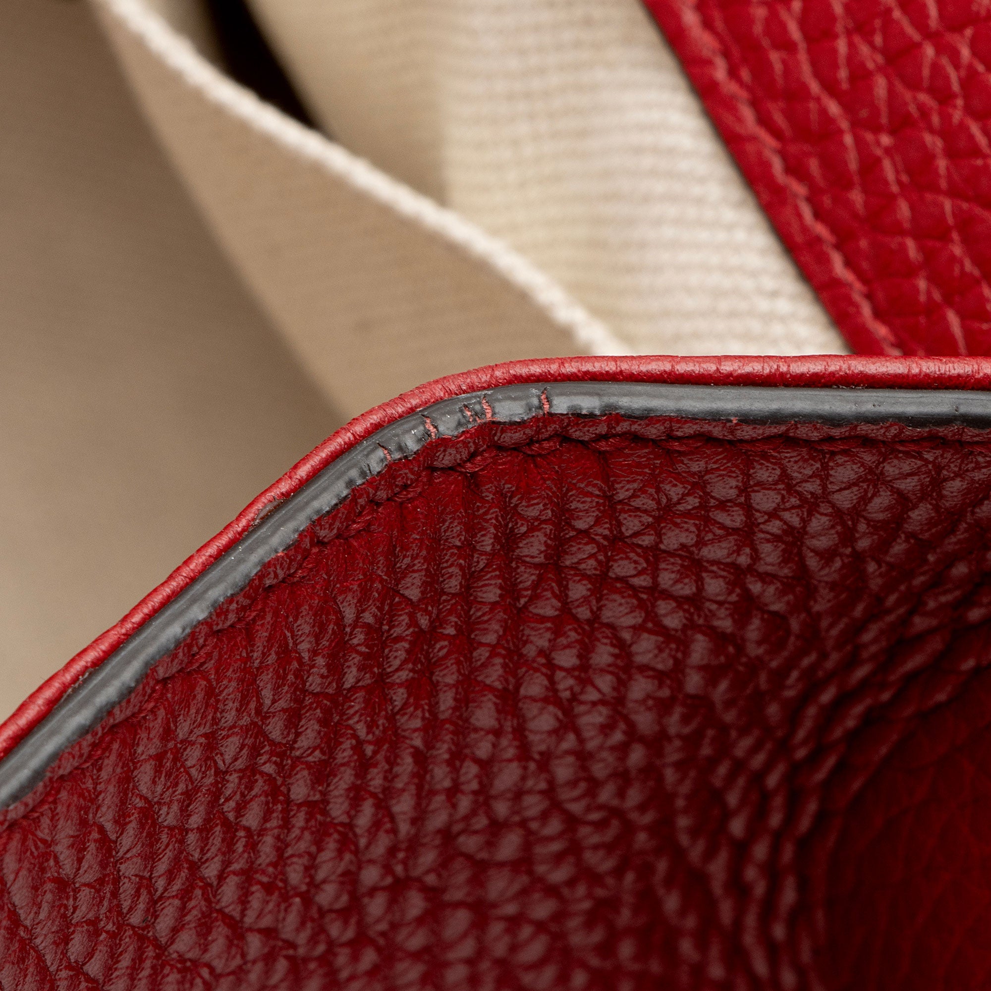 Gucci Pebbled Leather GG Marmont Mini Top Handle (SHF-CZXc44)