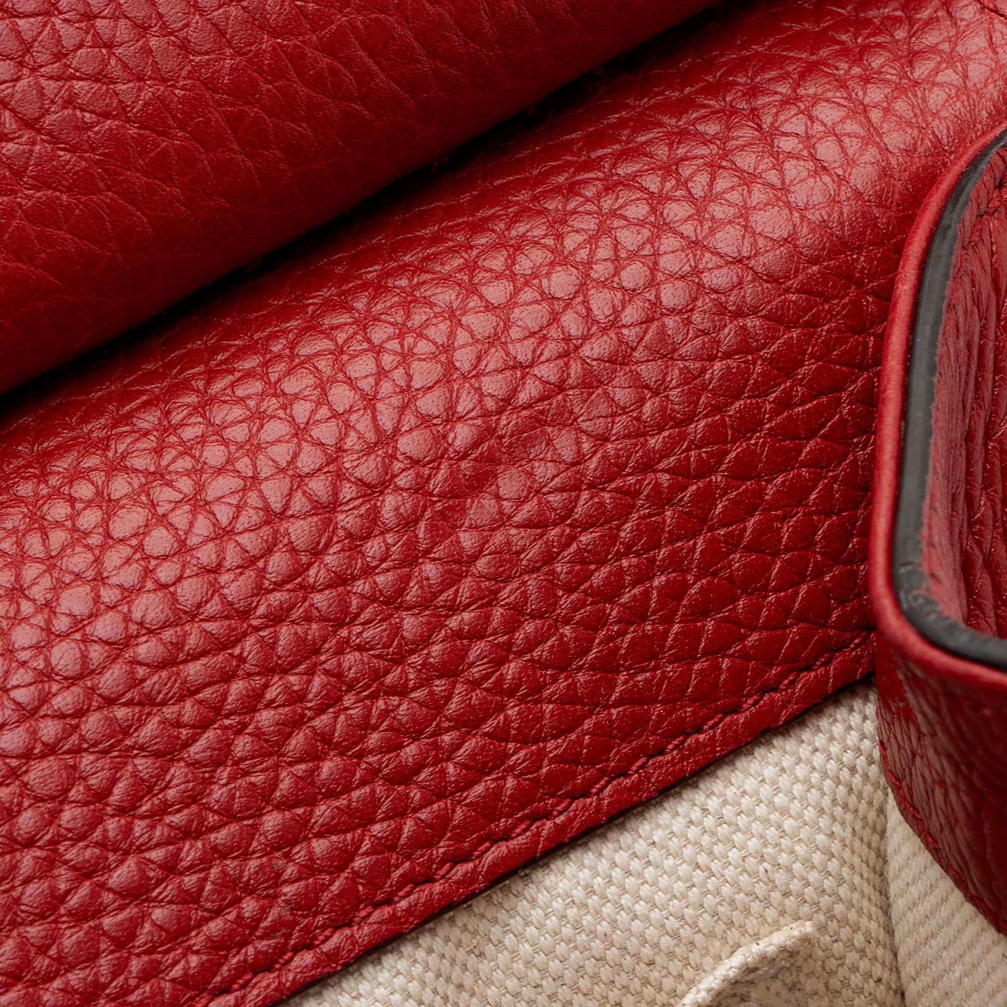 Gucci Pebbled Leather GG Marmont Mini Top Handle (SHF-CZXc44)