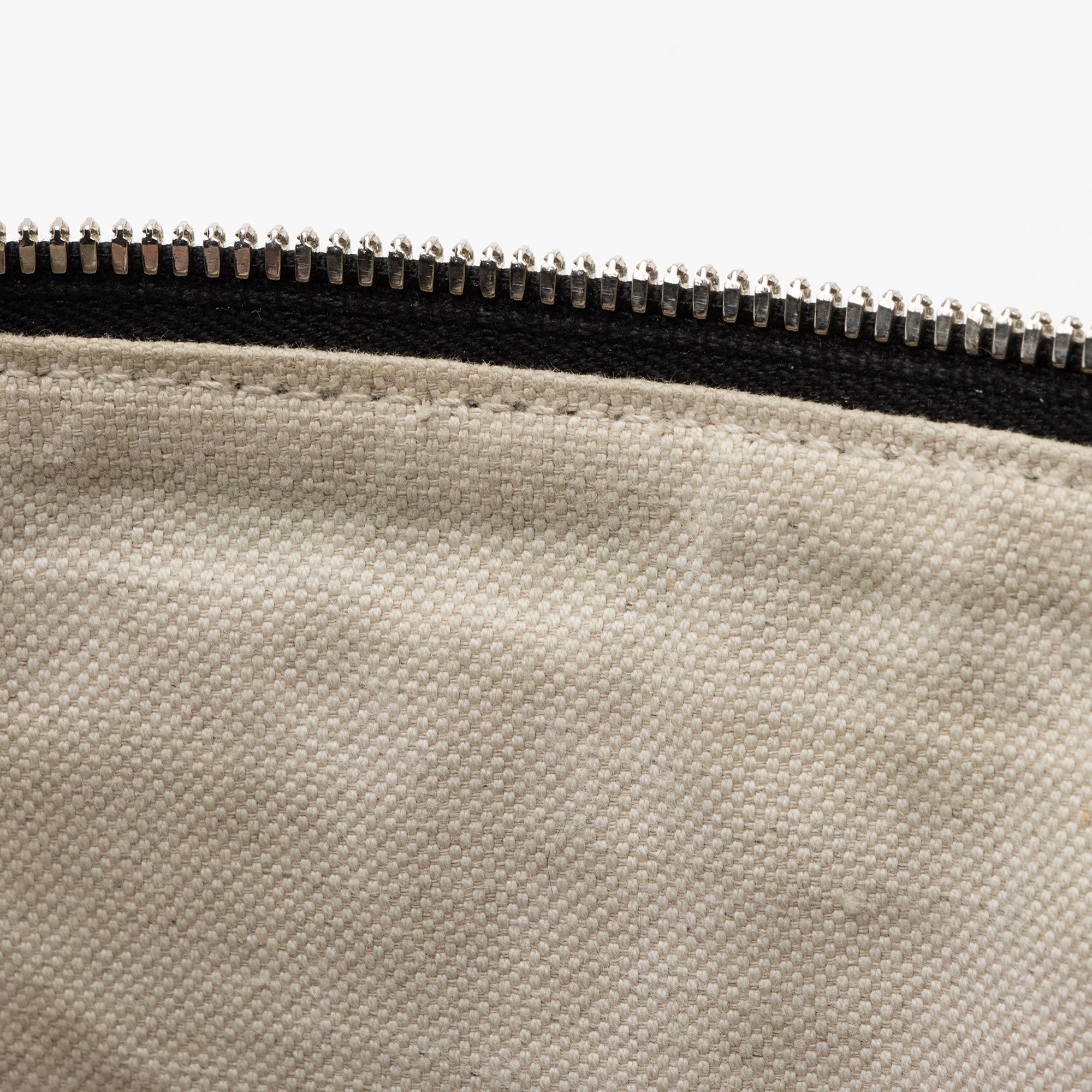 Gucci Perforated Embossed Leather GG Pocket Belt Bag (SHF-TJNqCI)
