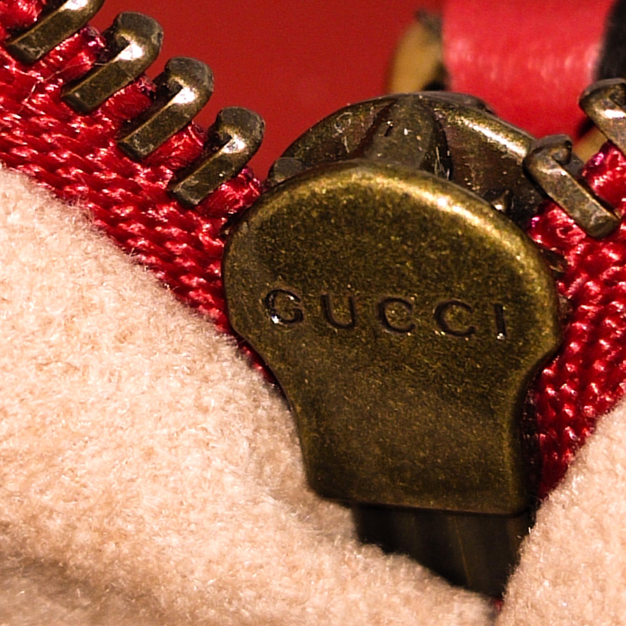 Gucci Small GG Marmont Matelasse Crossbody Bag (SHG-rxx8U8)