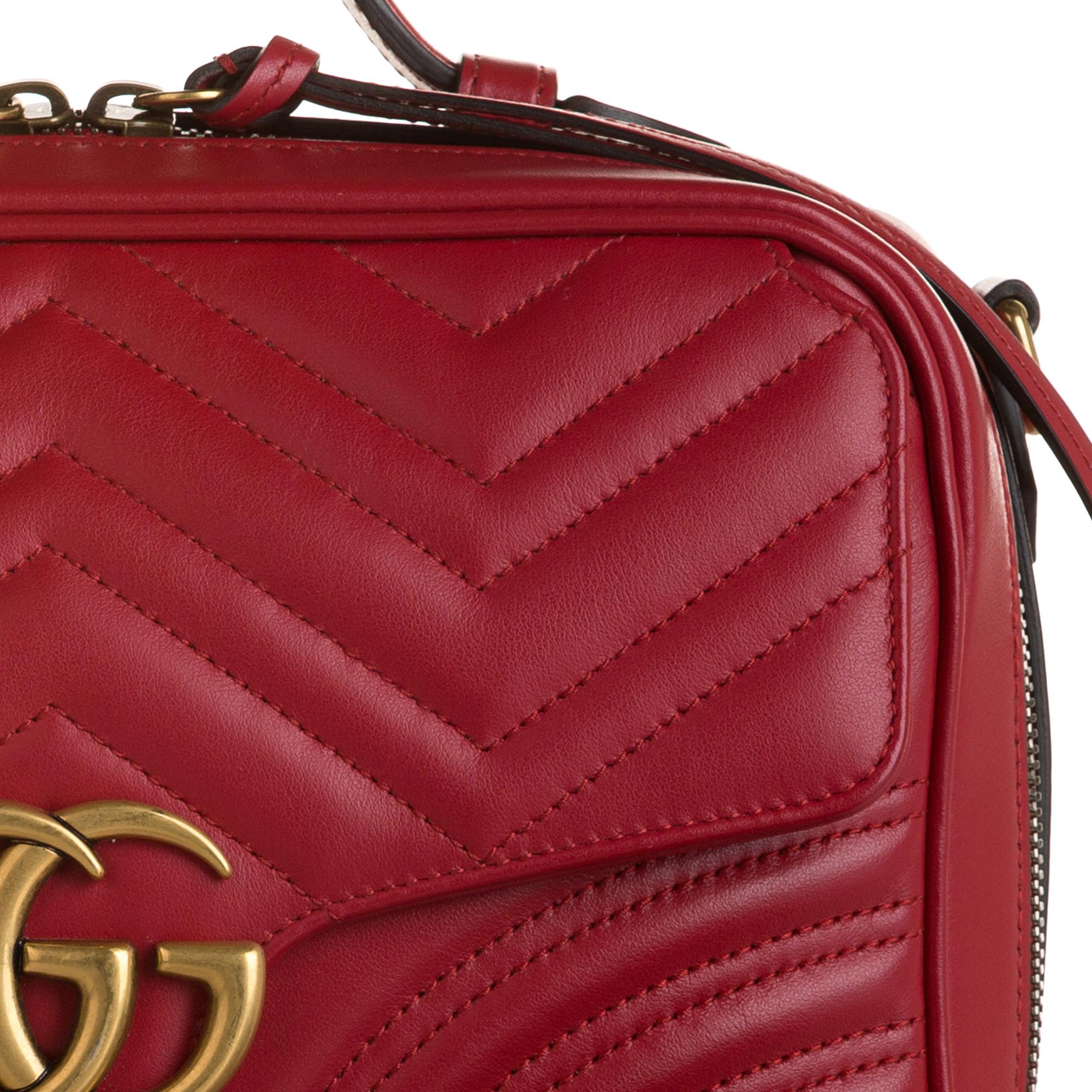 Gucci Small GG Marmont Matelasse Top Handle (SHG-35272)