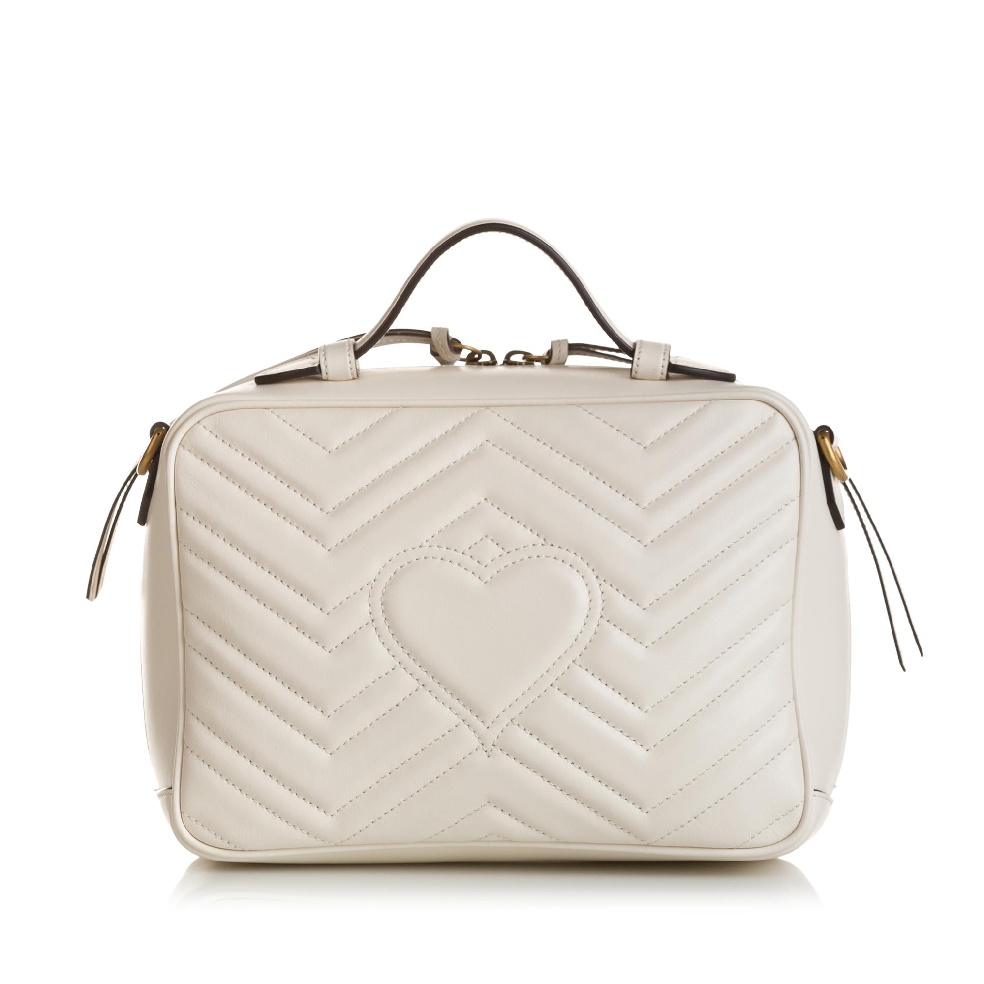 Gucci Small GG Marmont Matelasse Top Handle (SHG-puiWgw)