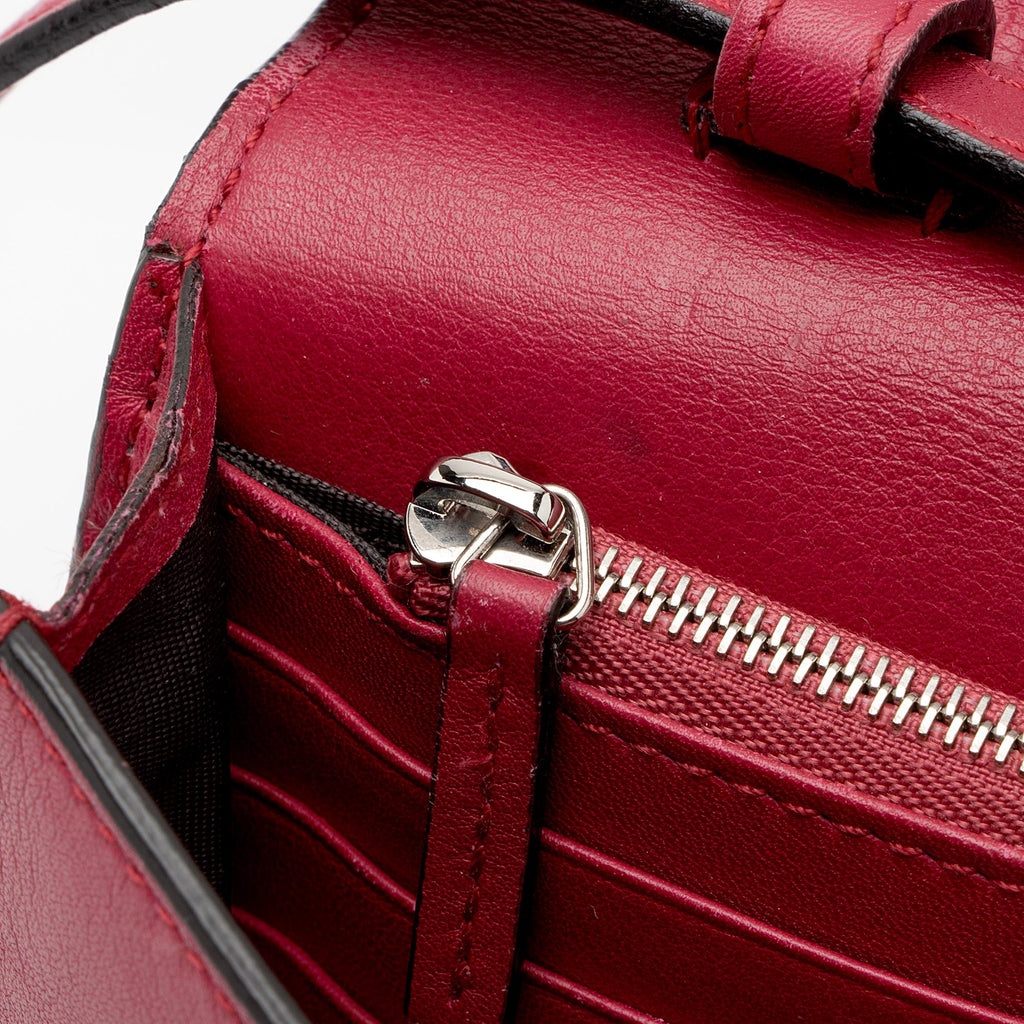 Gucci Smooth Calfskin Interlocking G Wallet on Strap (SHF-poz1cn)