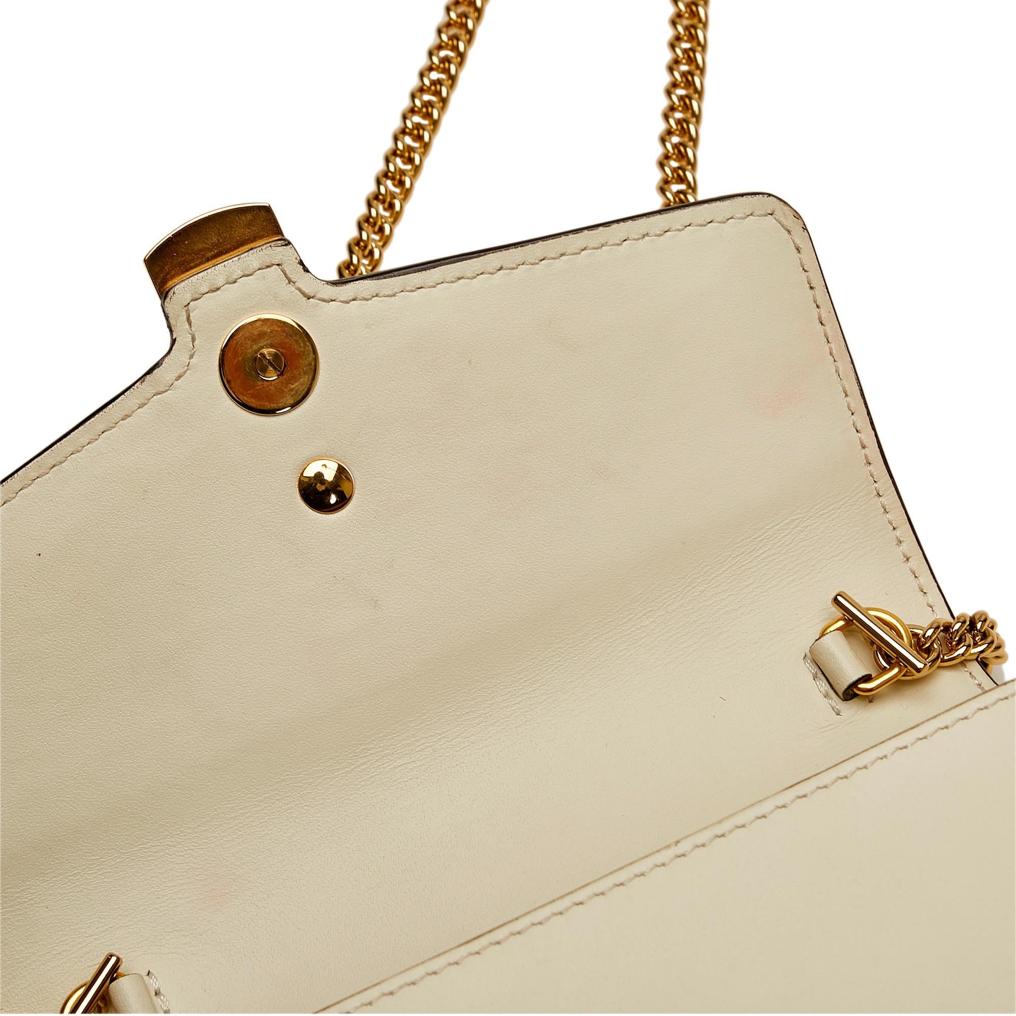 Gucci Super Mini Sylvie Crossbody Bag (SHG-ifuEsg)