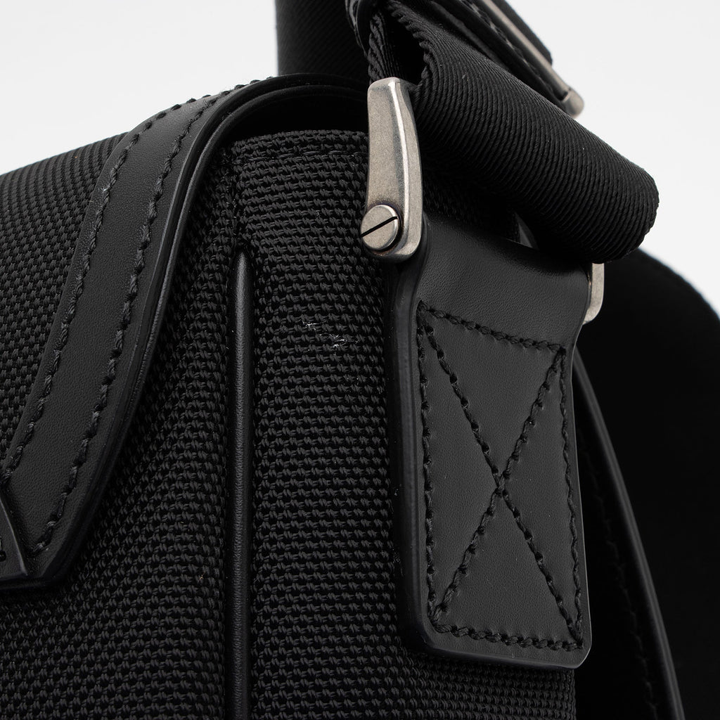 Gucci Techno Canvas Web Flap Messenger Bag (SHF-aNV2dn)
