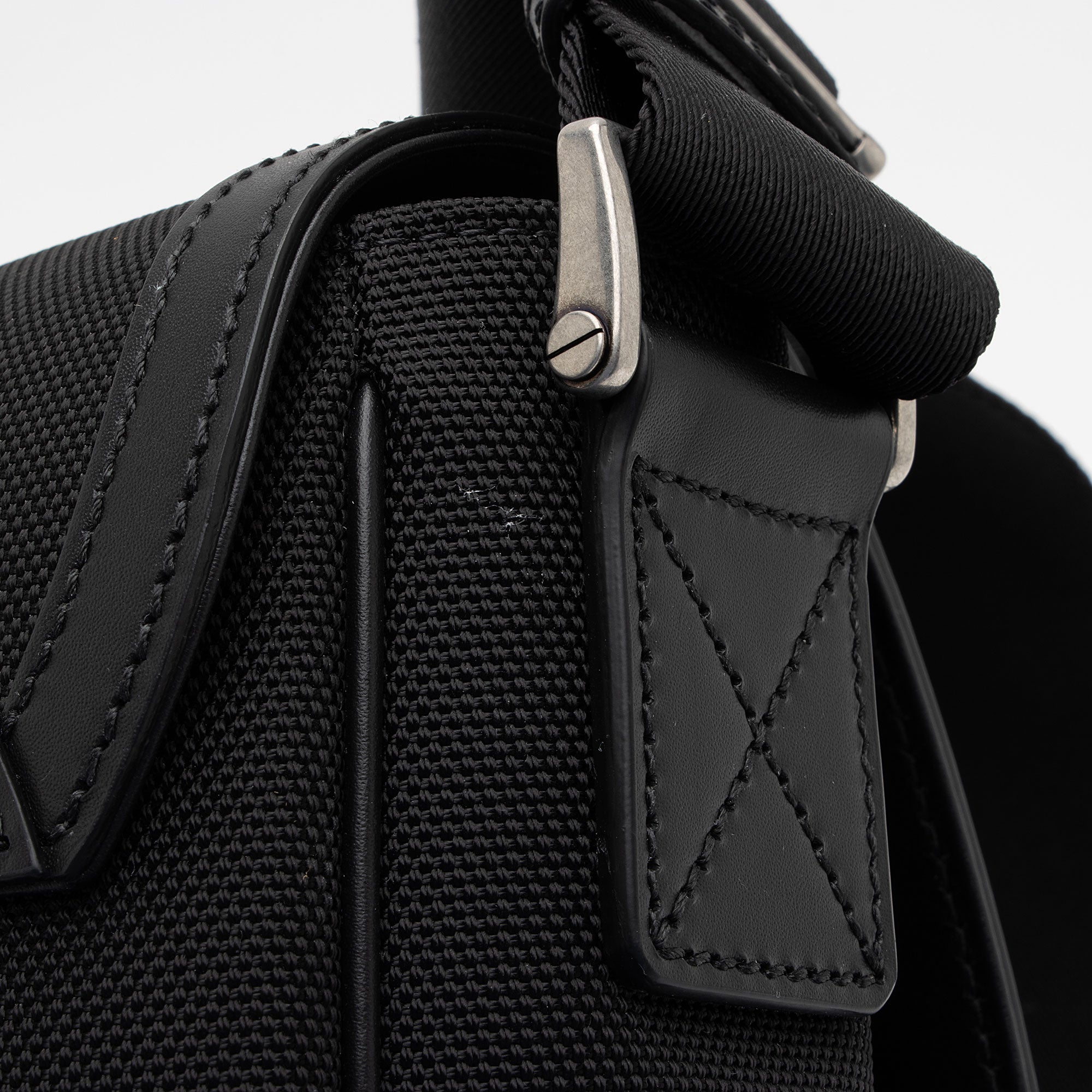 Gucci Techno Canvas Web Flap Messenger Bag (SHF-aNV2dn)