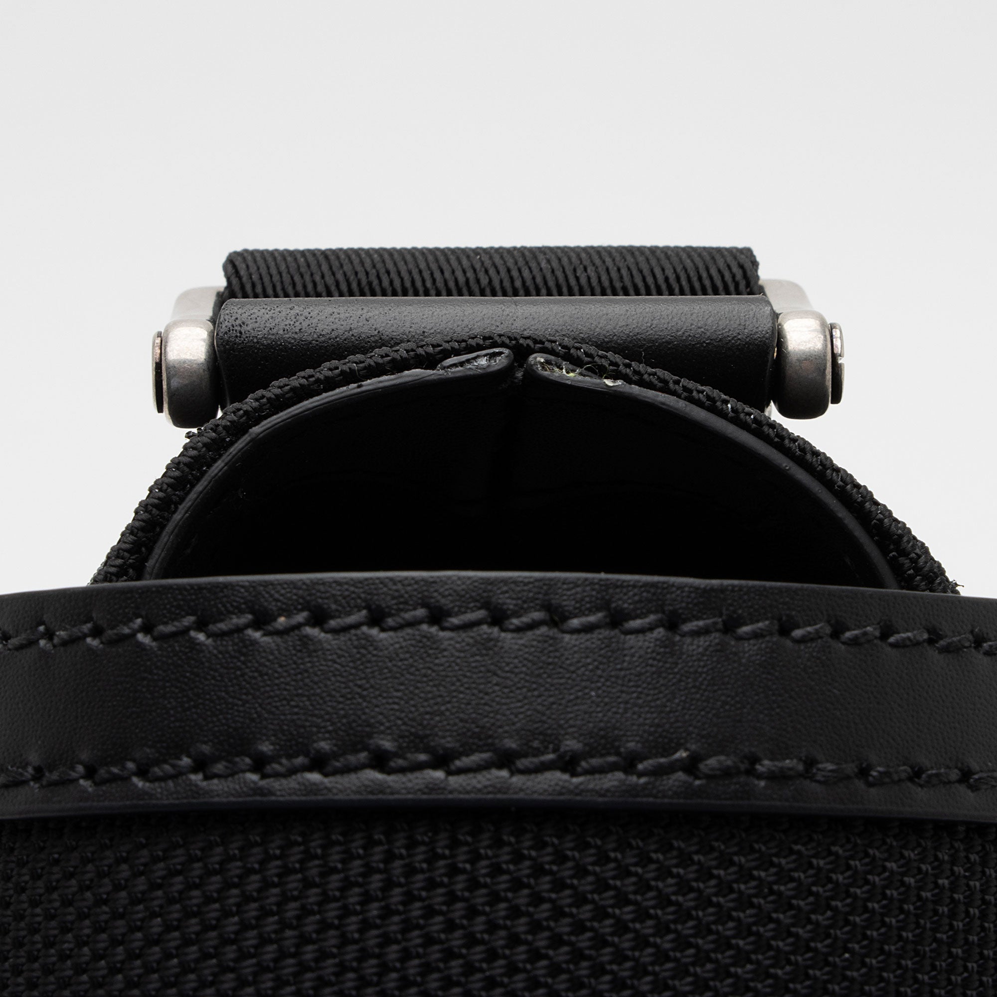 Gucci Techno Canvas Web Flap Messenger Bag (SHF-aNV2dn)