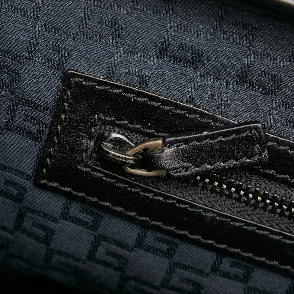 Gucci Wood Hook Closure Leather Handbag (SHG-36643)