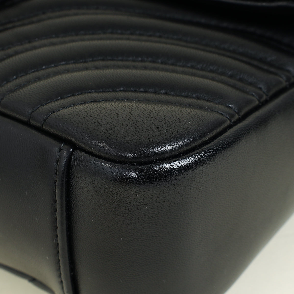Gucci Black GG Marmont Medium Shoulder Bag