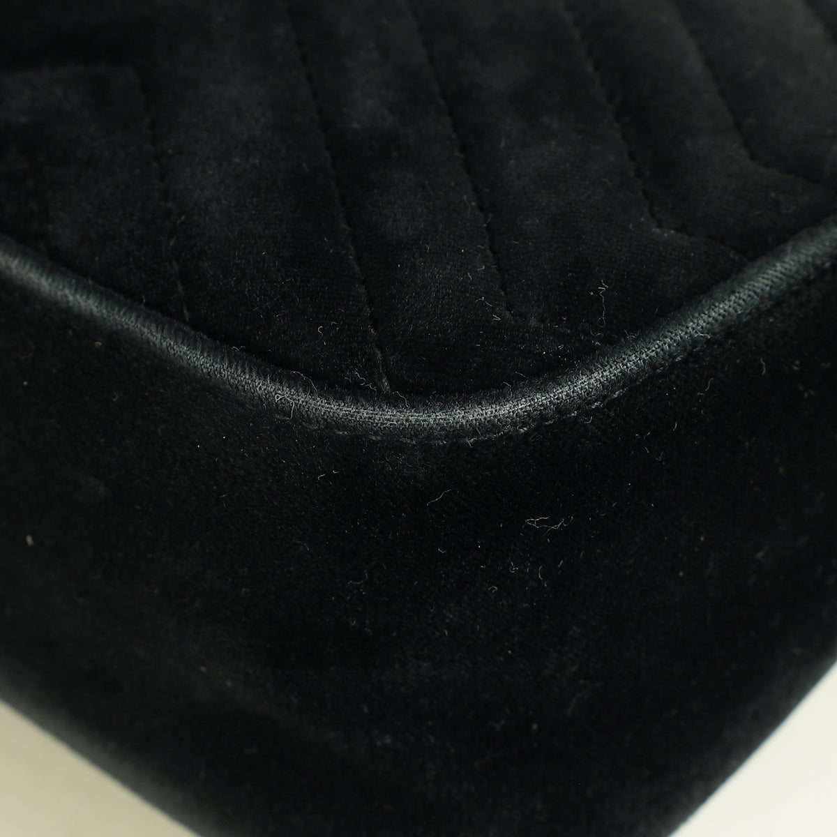 Gucci Black GG Marmont Velvet Medium Shoulder Bag
