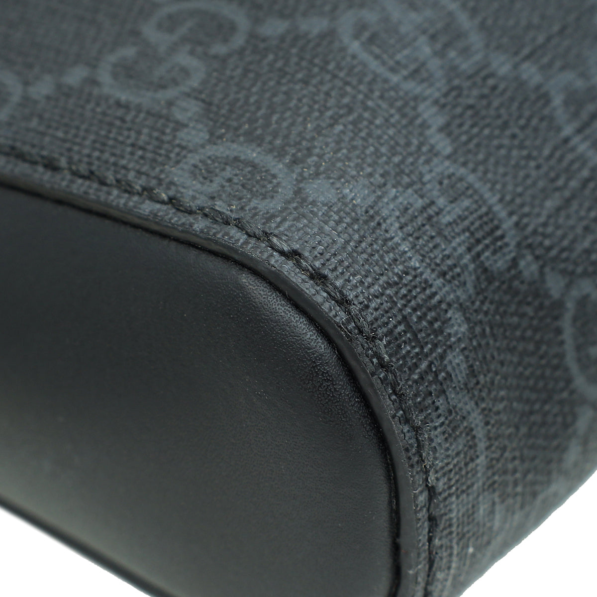 Gucci Bicolor GG Supreme Messenger Bag