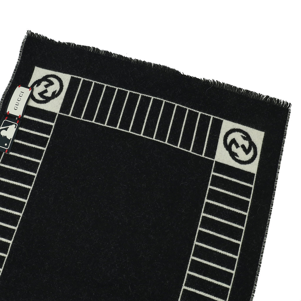 Gucci Bicolor Major League Baseball ( MLB ) Men's Wool Scarf W/ NY Yankees Patch