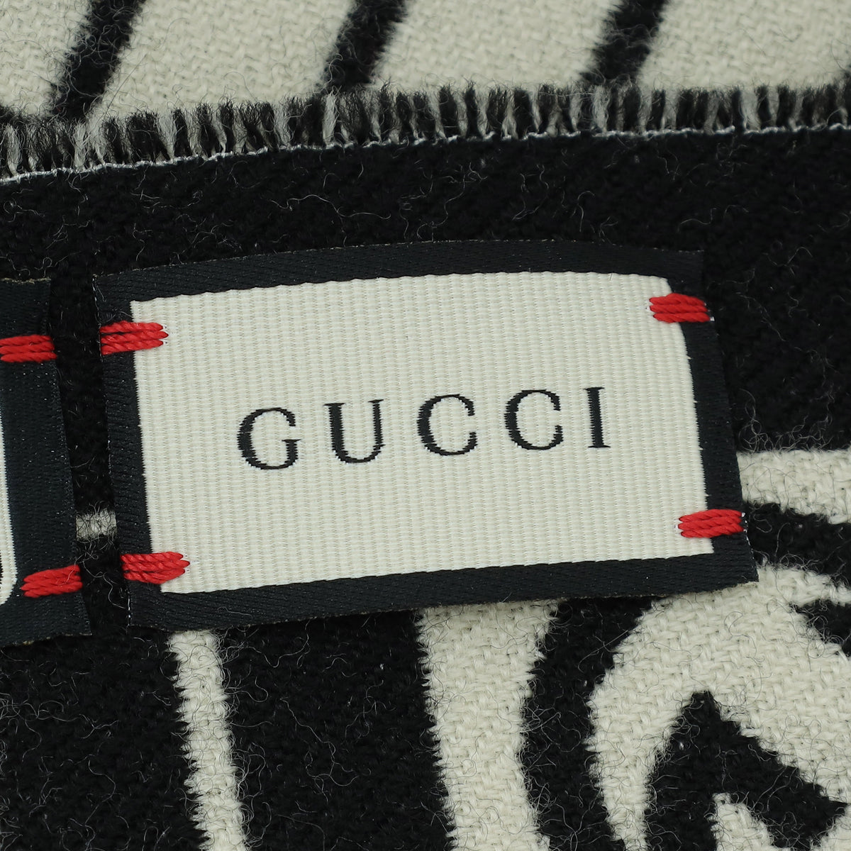 Gucci Bicolor Major League Baseball ( MLB ) Men's Wool Scarf W/ NY Yankees Patch