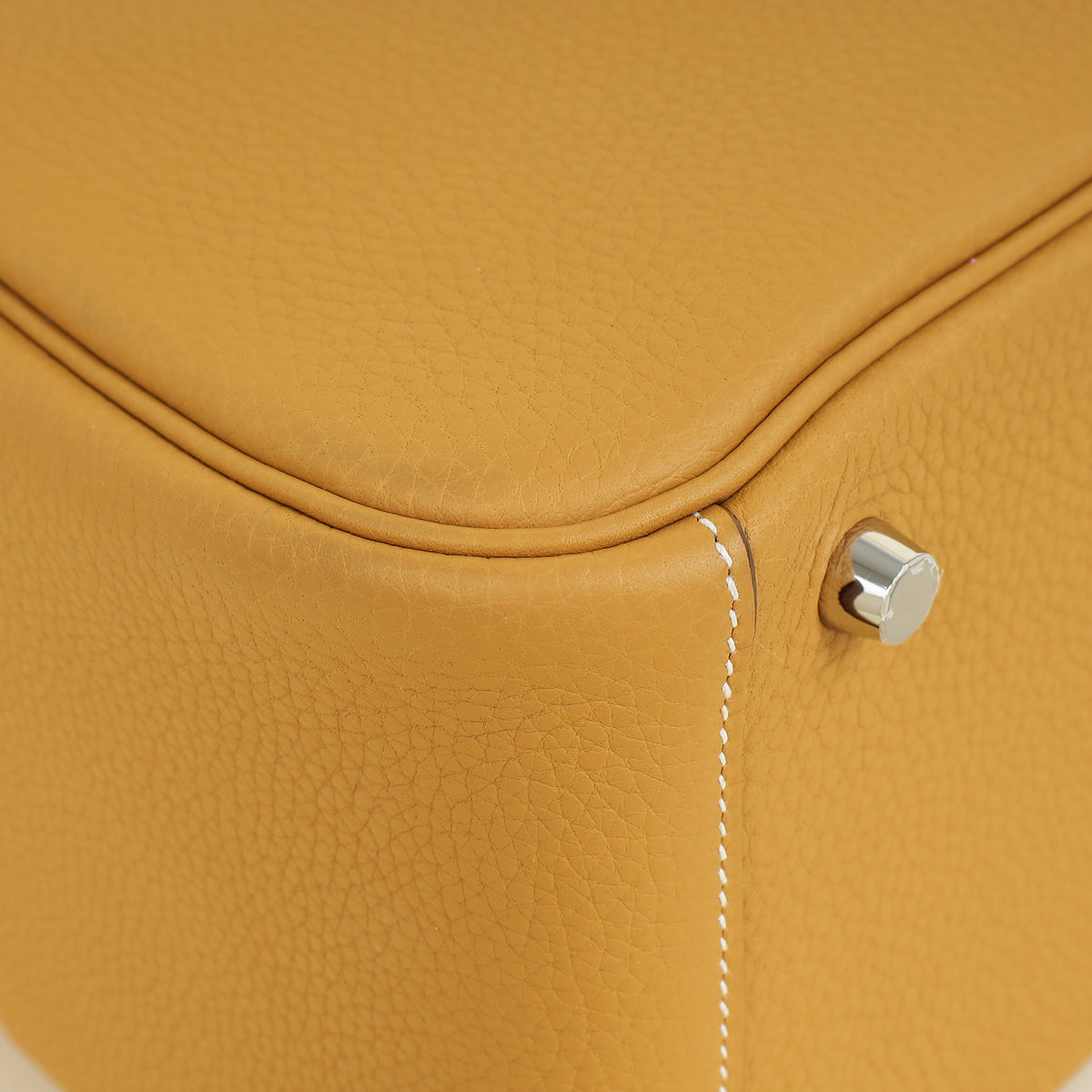Hermes Naturel Sable Lindy 26 Bag