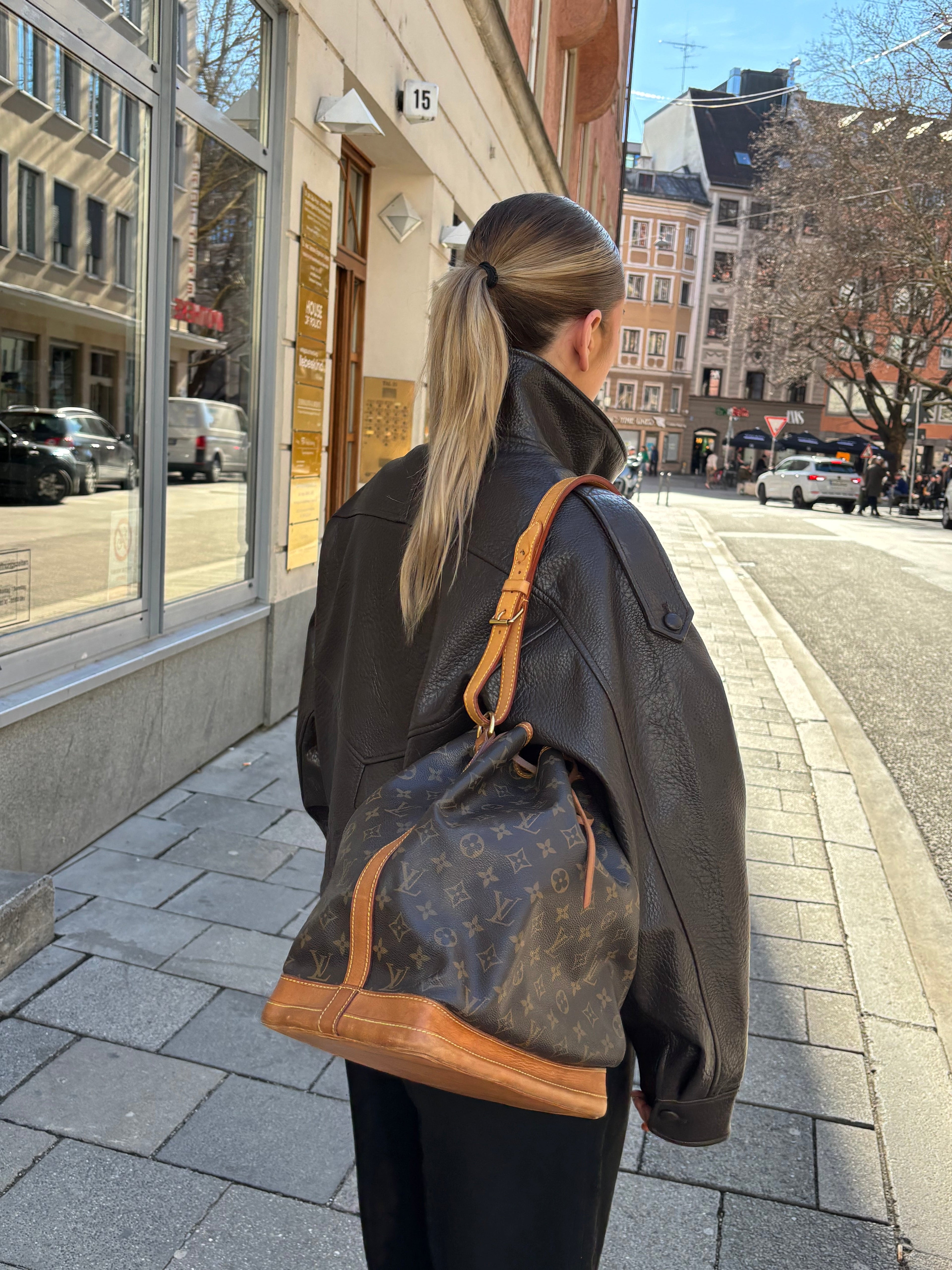 Louis Vuitton Noé Grand 2013 Monogram Canvas