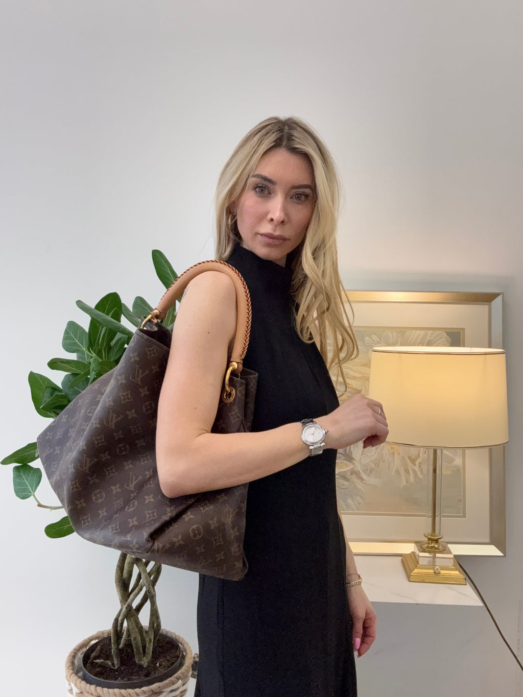 Louis Vuitton Artsy MM Hobo Monogram Bag 2017