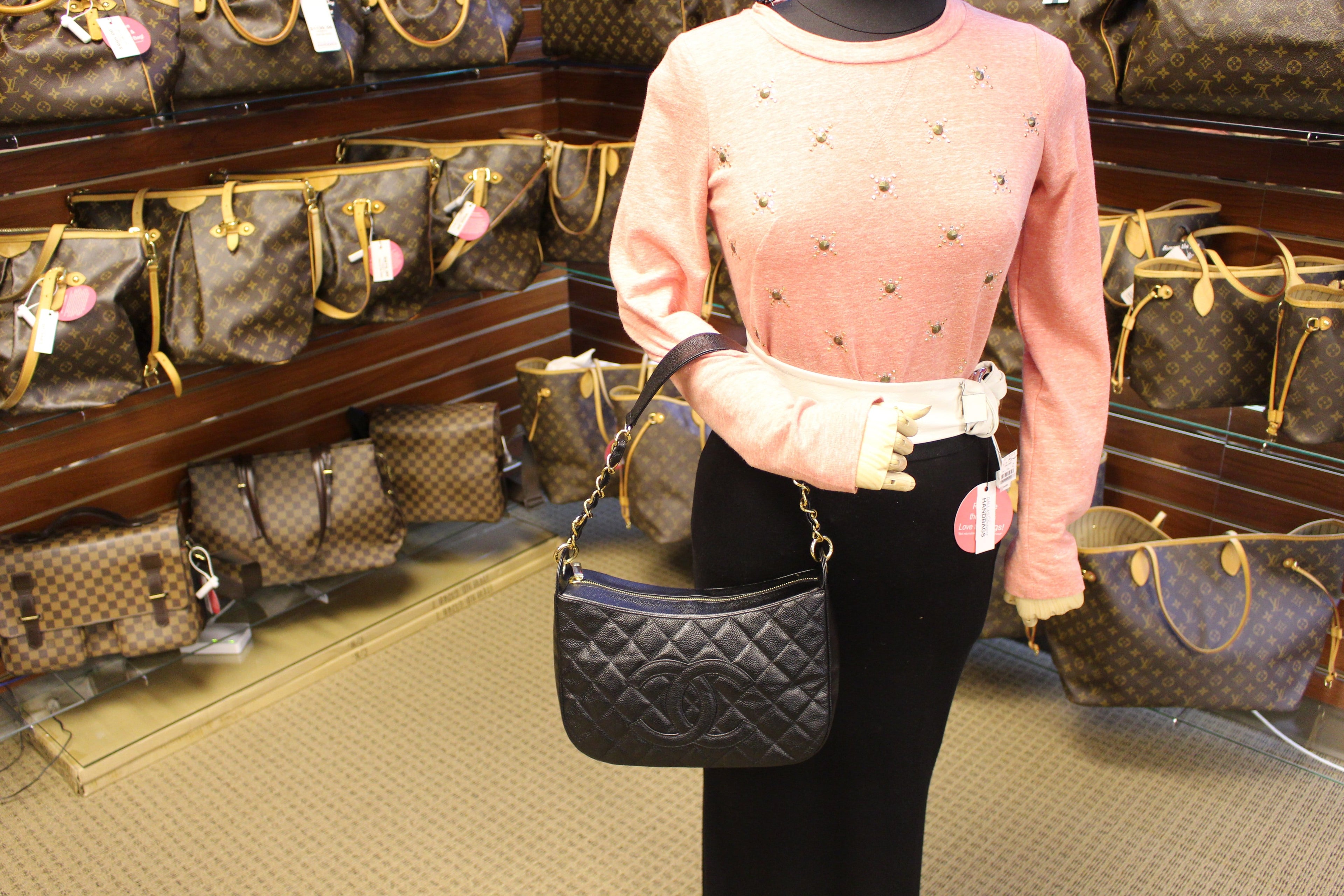 Chanel Shoulder Bag - CHANEL Sac Divers Caviar Large Handbag