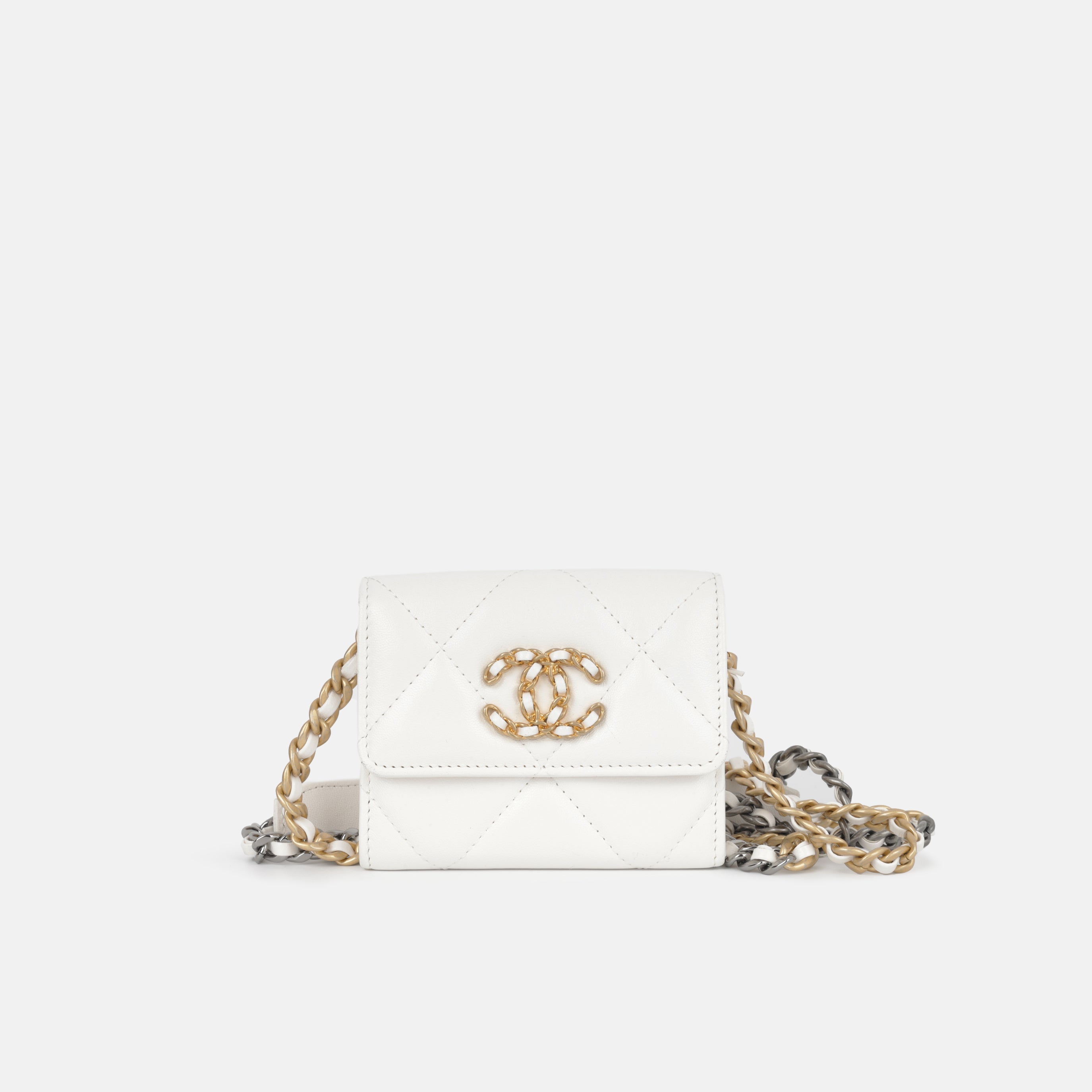 Chanel 19 Cardholder on Chain