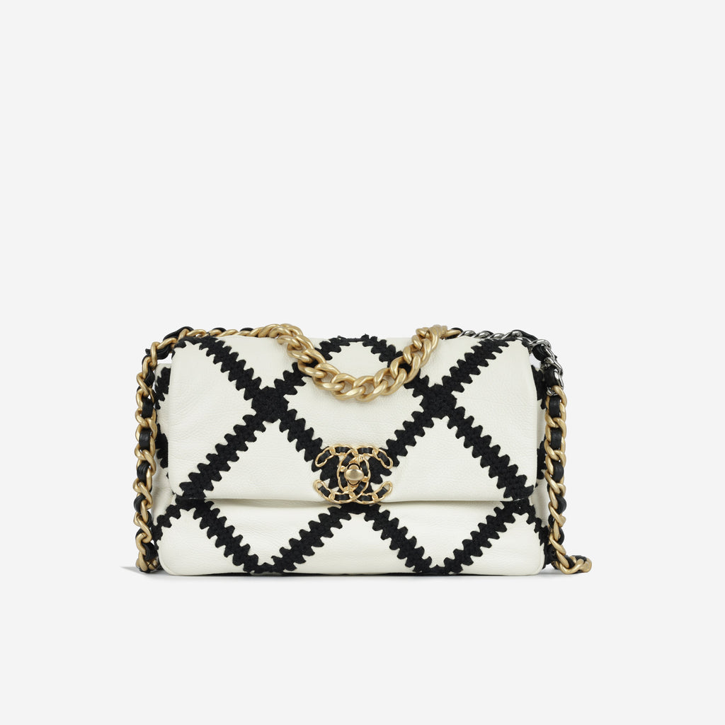 Chanel Chanel 19 - Small