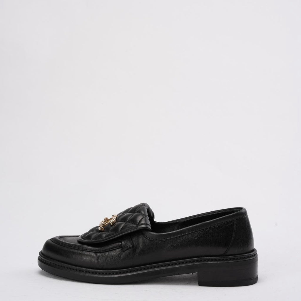 Chanel Black Lambskin Quilted CC Turnlock Loafers Size 38.5