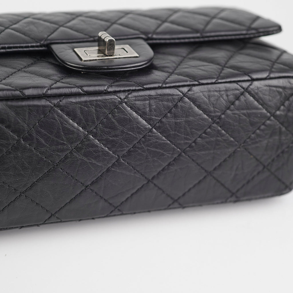 HOLD CV Chanel Reissue 225 Calfskin Black