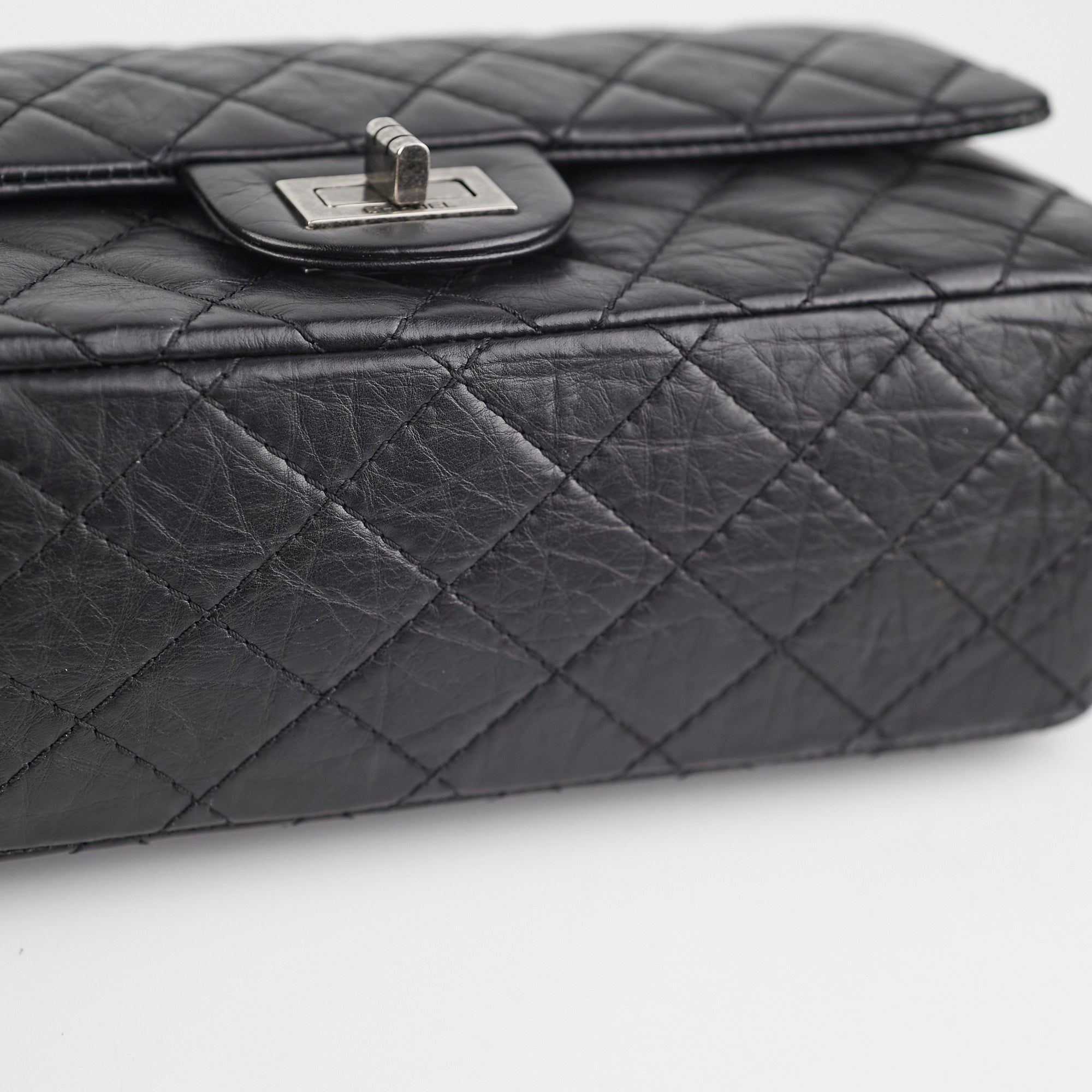 HOLD CV Chanel Reissue 225 Calfskin Black