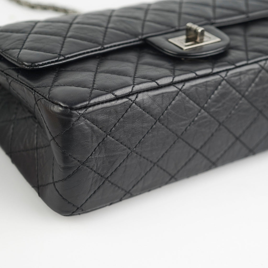 HOLD CV Chanel Reissue 225 Calfskin Black